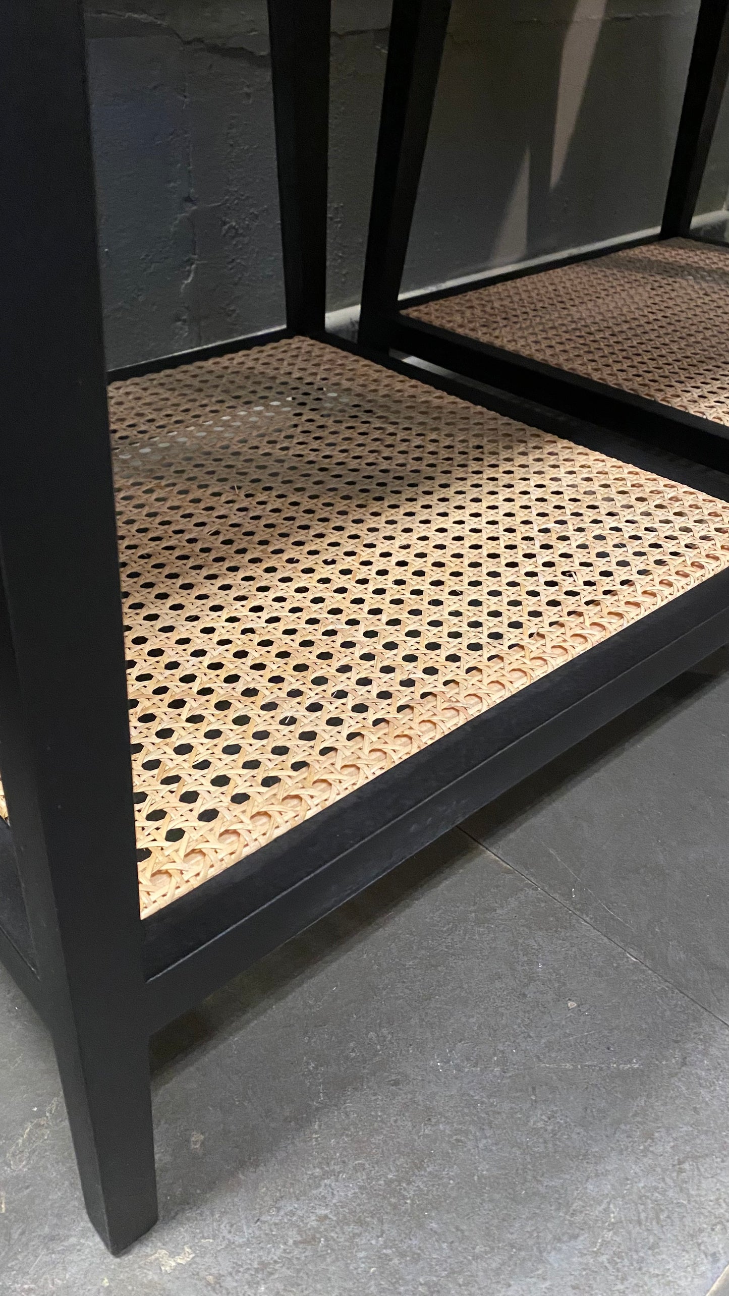 Mesa lateral repisa junco 55x55x55 pátina negra