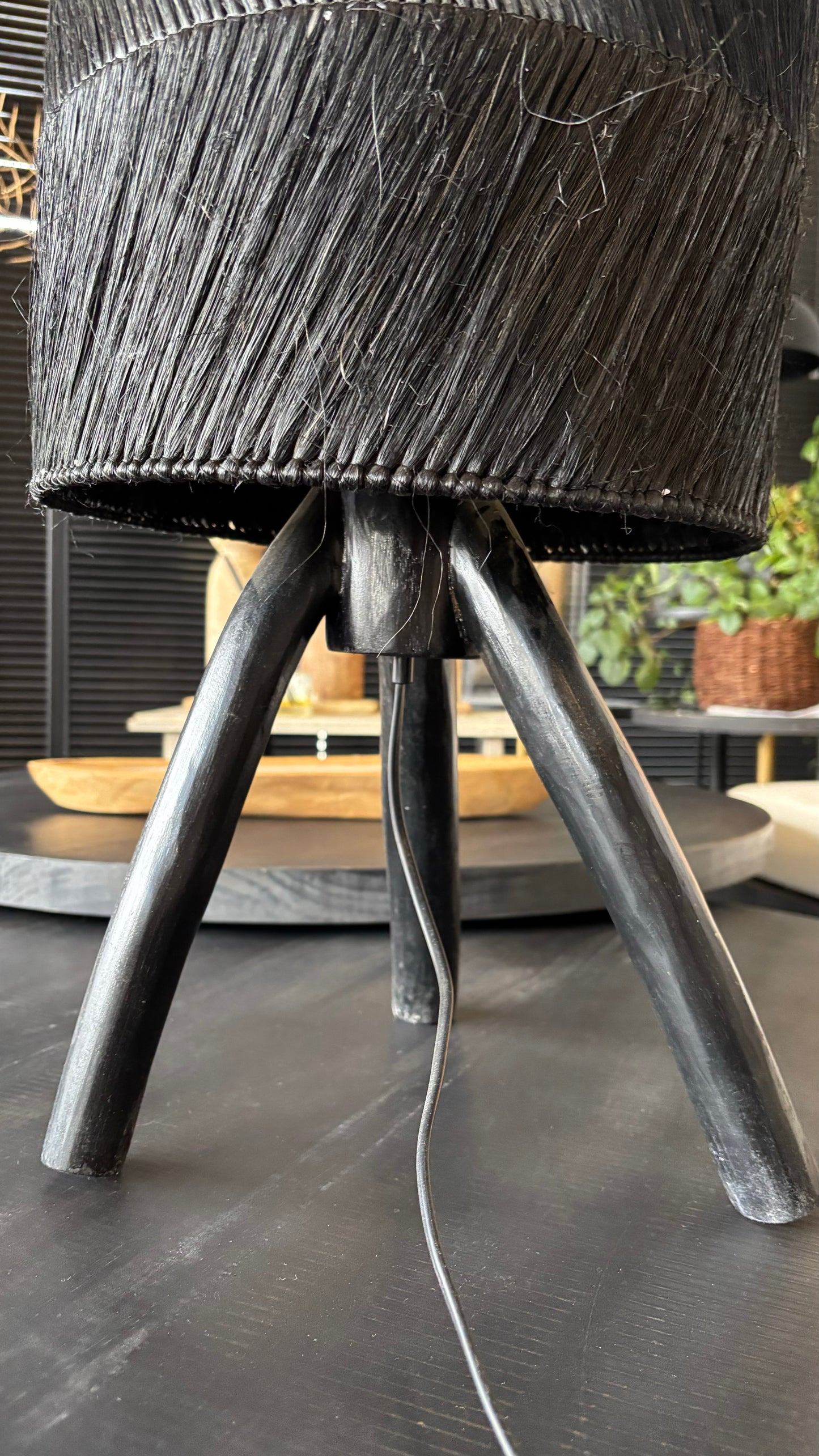 Lámpara de mesa fibra negra