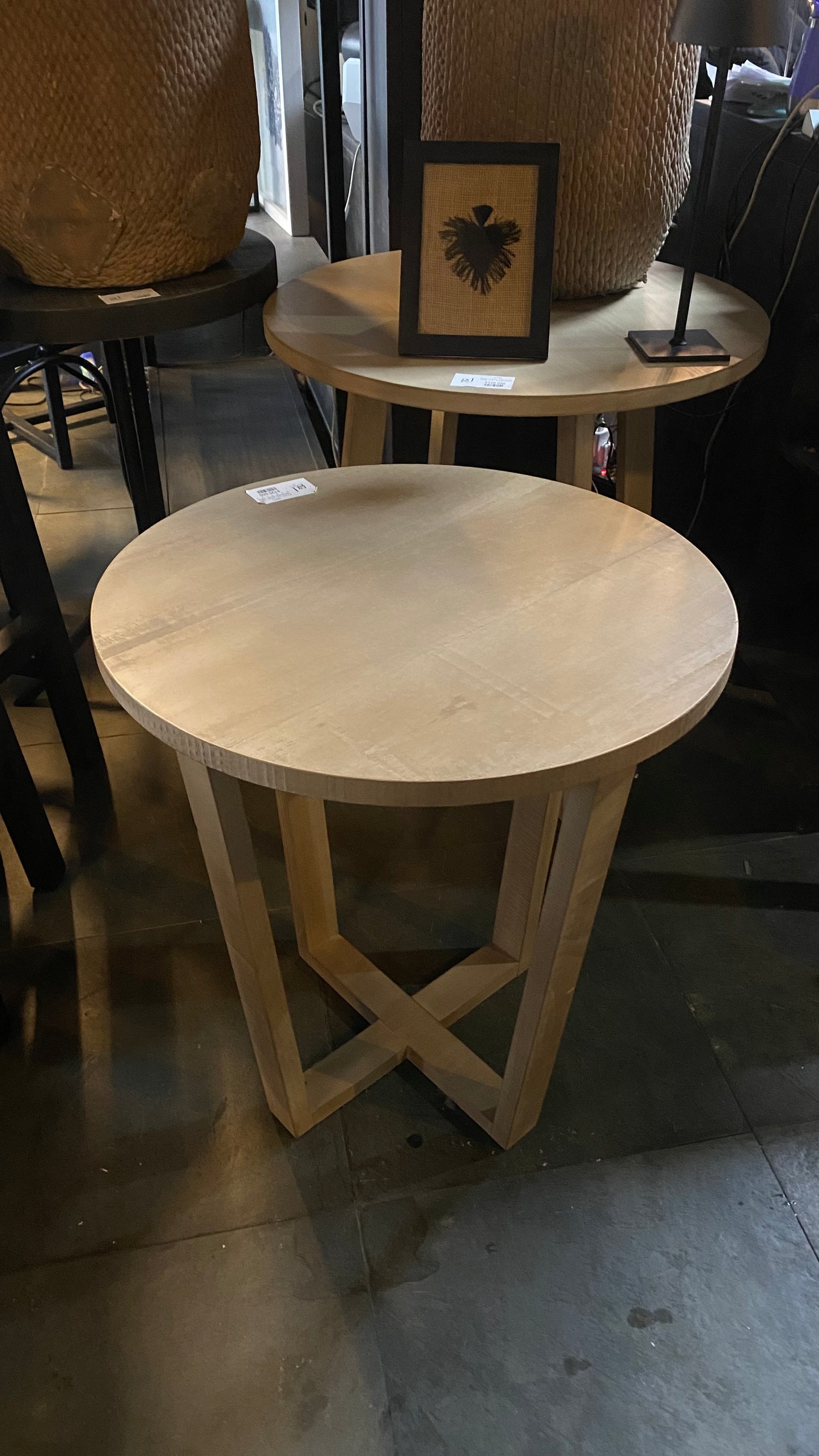 Mesa lateral sol aserrada 50x55 teñido rústico