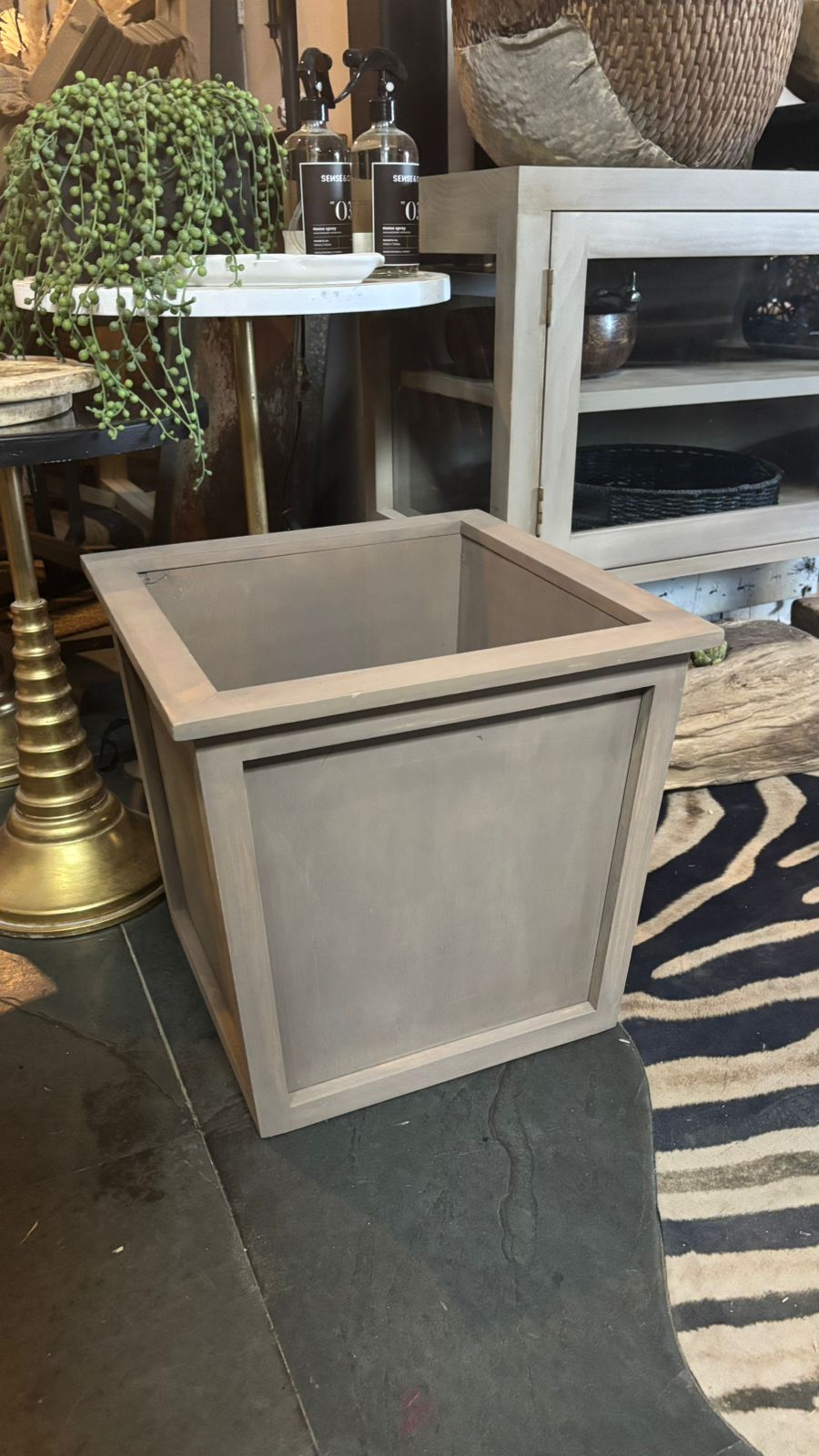 Macetero exterior 43X43 rústico oscuro