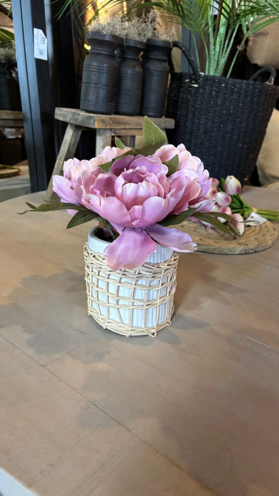 Peonia rosada en maceta