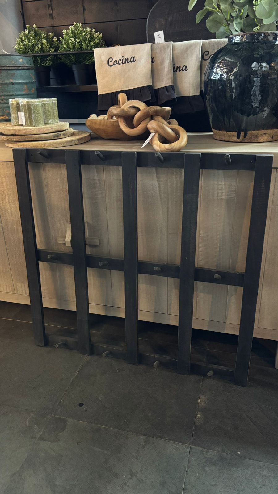 Percha sol 70x75 pátina negra