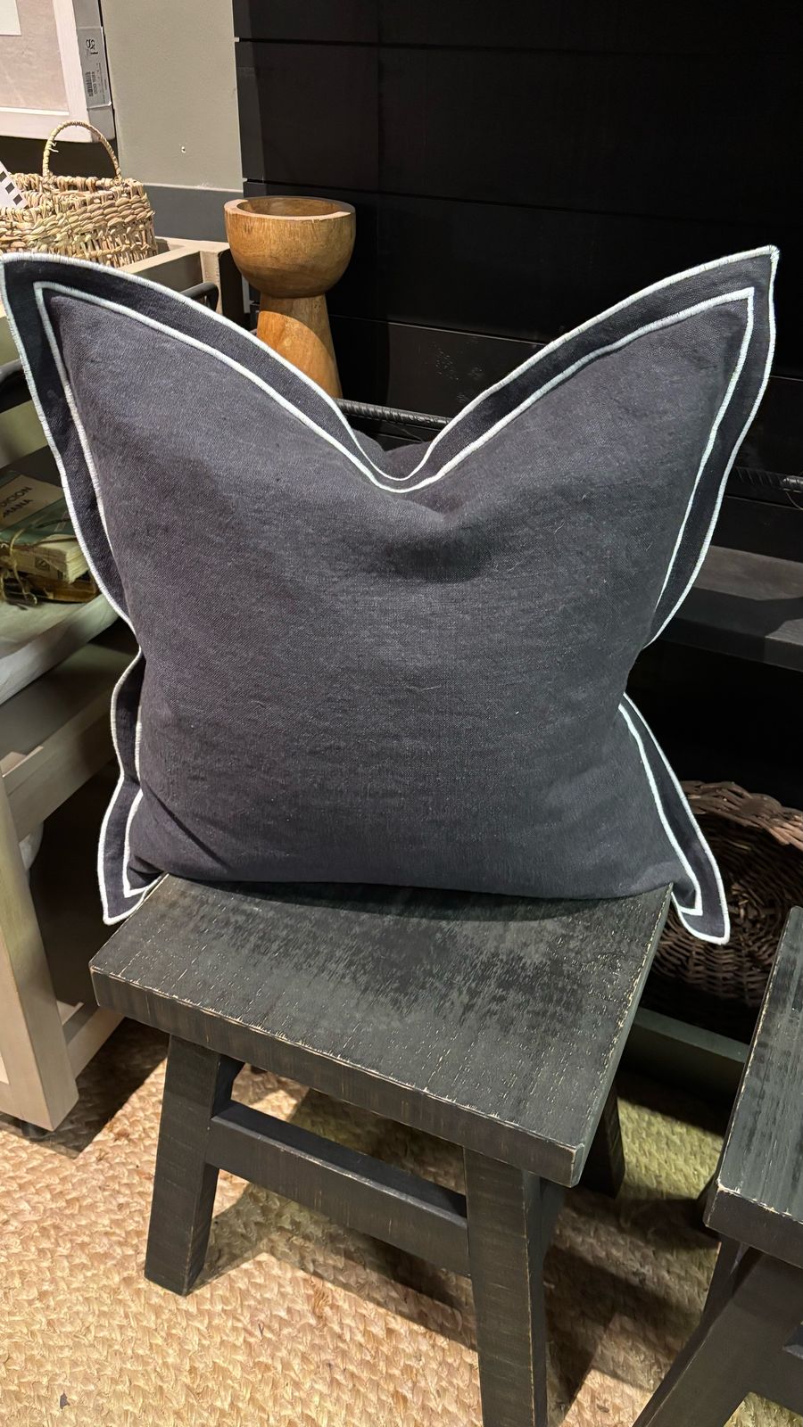 Cojín lino marengo pestaña doble bordado 50x50