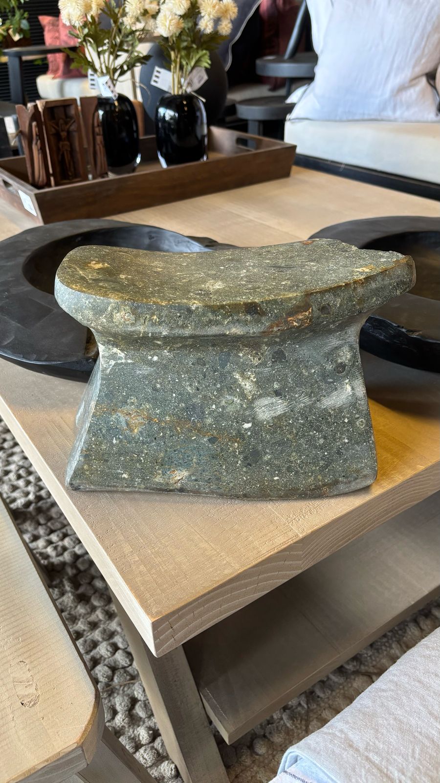 Escultura pisito piedra tallada diseño 3