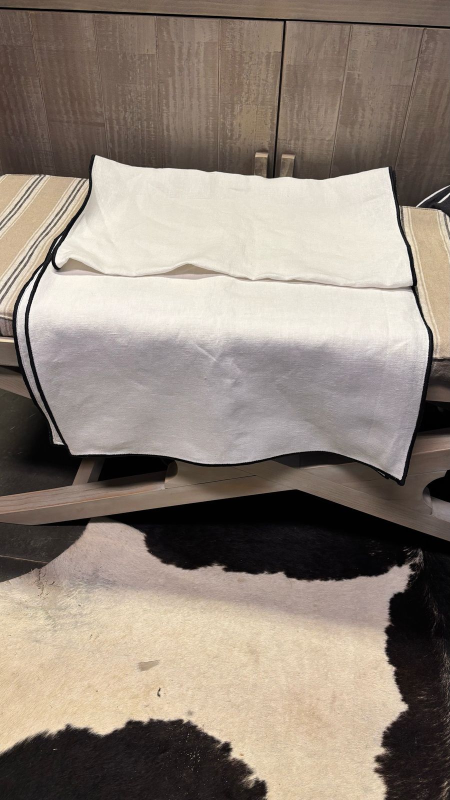 Camino de mesa lino blanco borde bordado