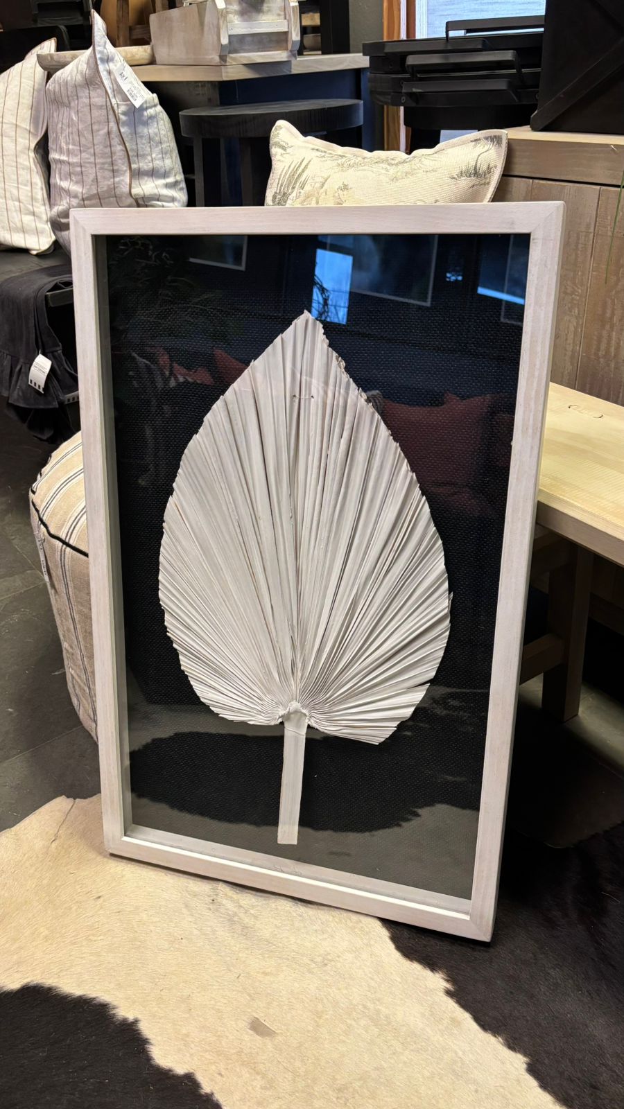 Cuadro hoja palmera blanca marco aguada blanca