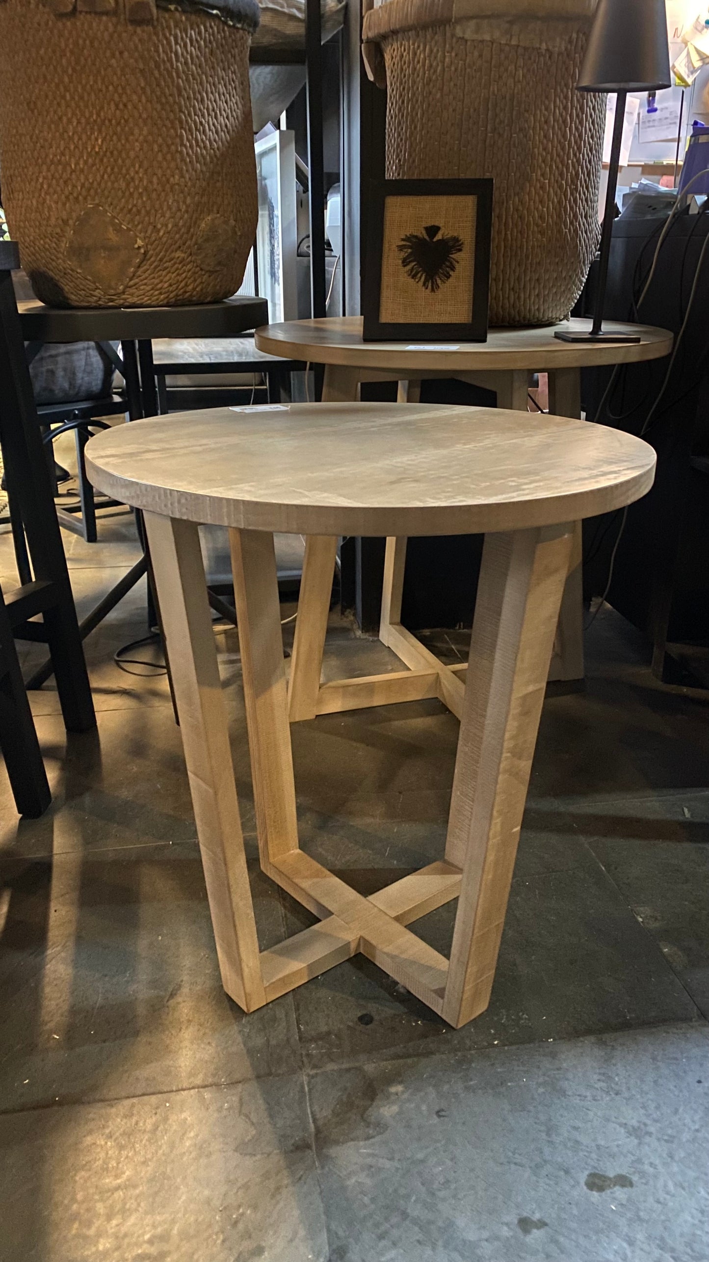 Mesa lateral sol aserrada 50x55 teñido rústico