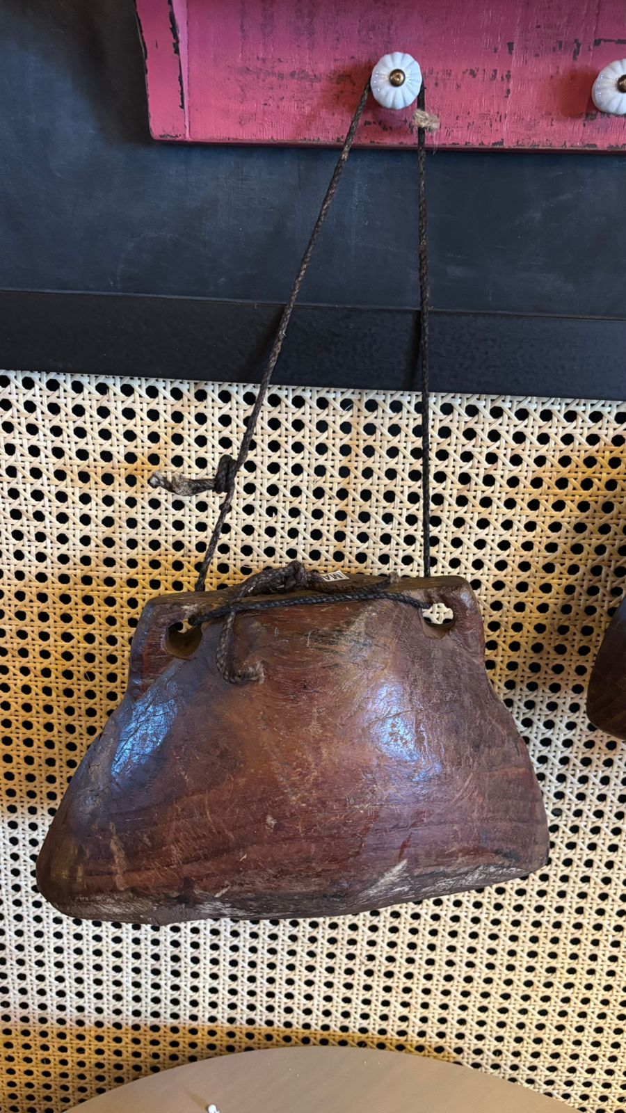 Cencerro madera antigua mediano