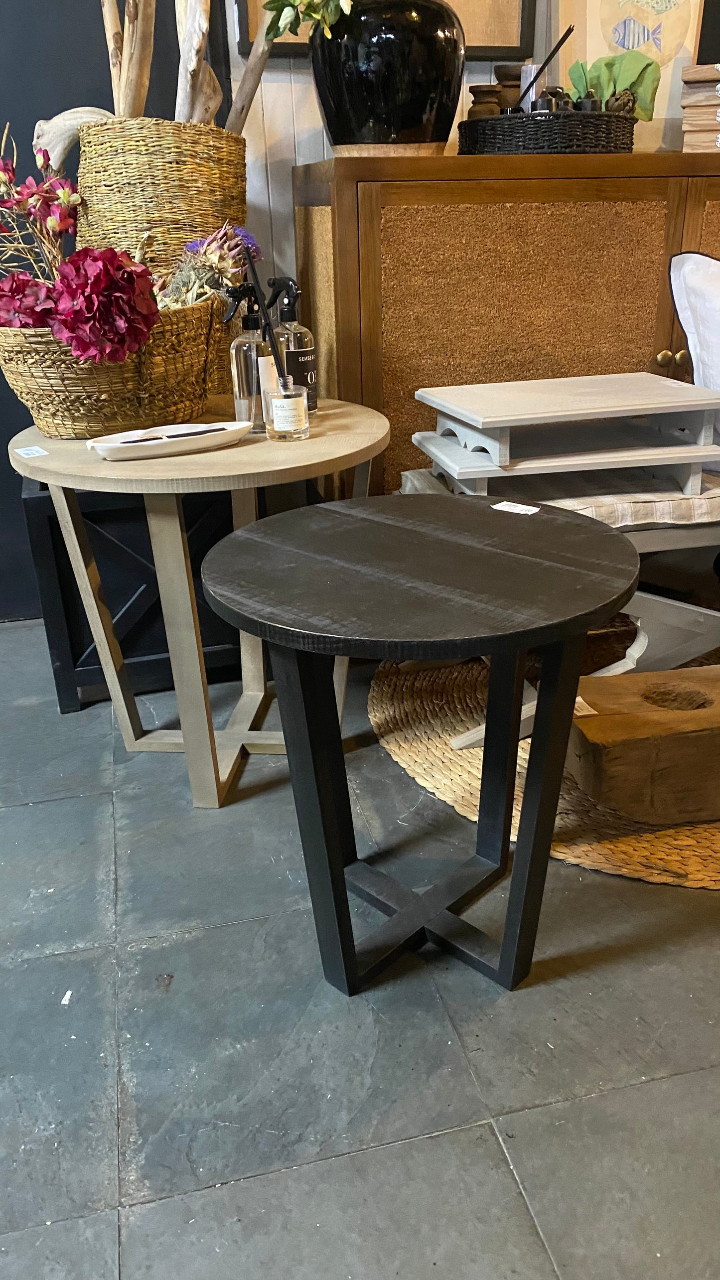 Mesa lateral sol aserrada 50x55 pátina negra