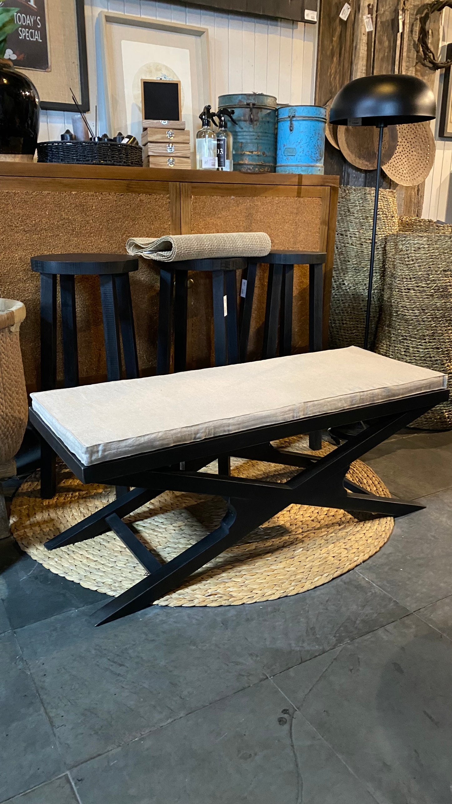 Banqueta cojín largo 110x38X45 negra
