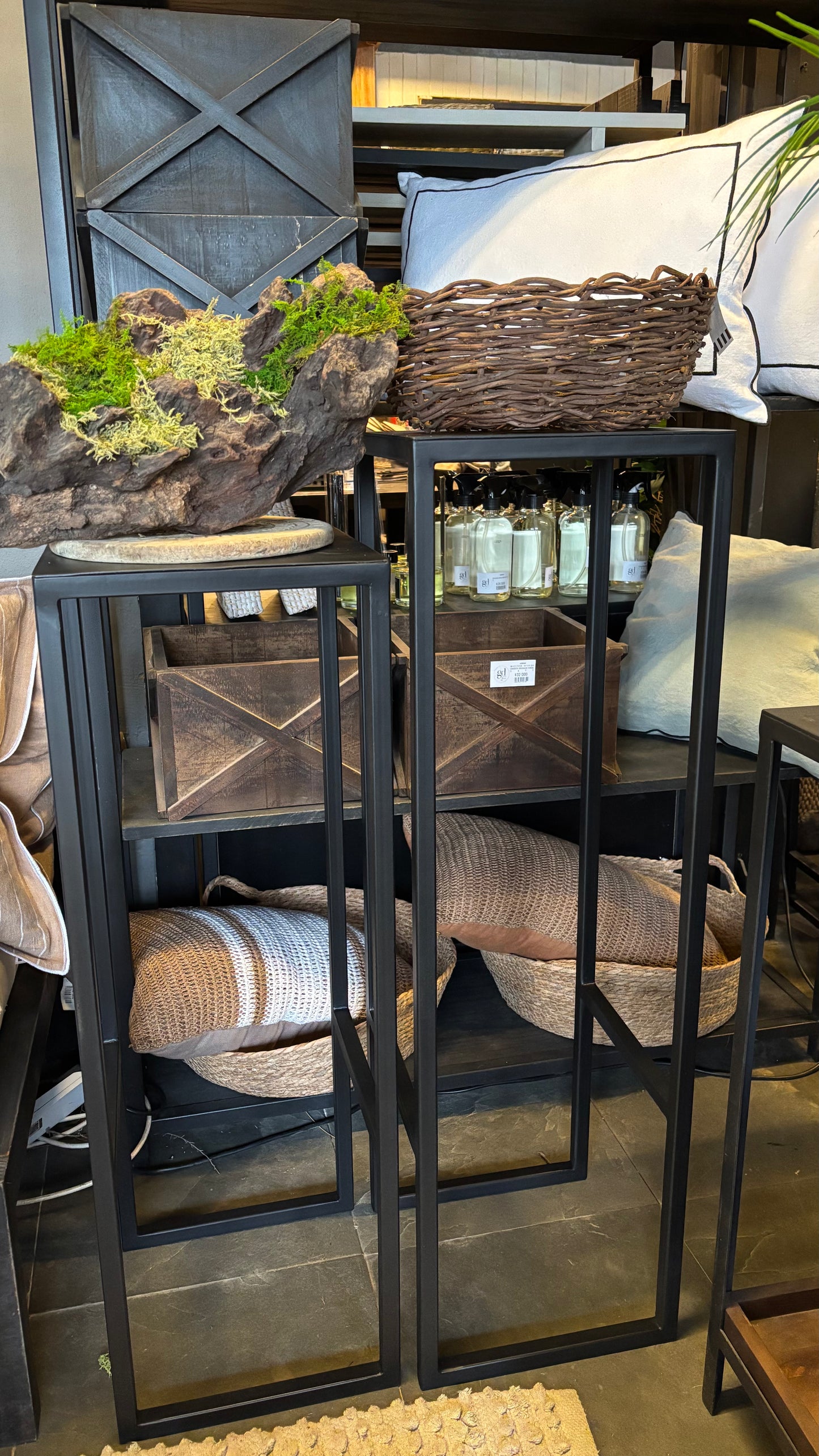 Plinto 30x30x100 negro