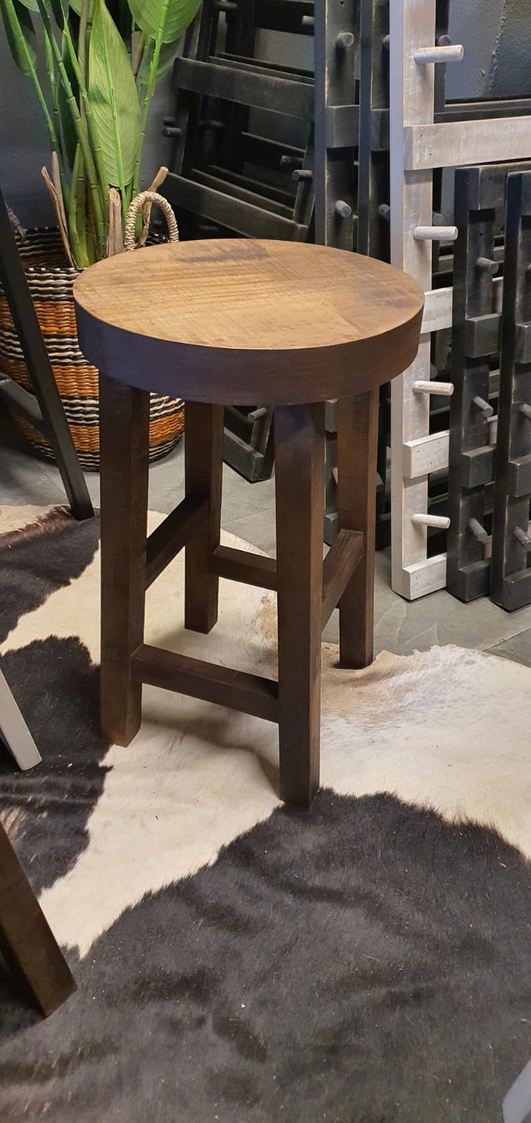 Piso rústico redondo 27x45 teñido Café