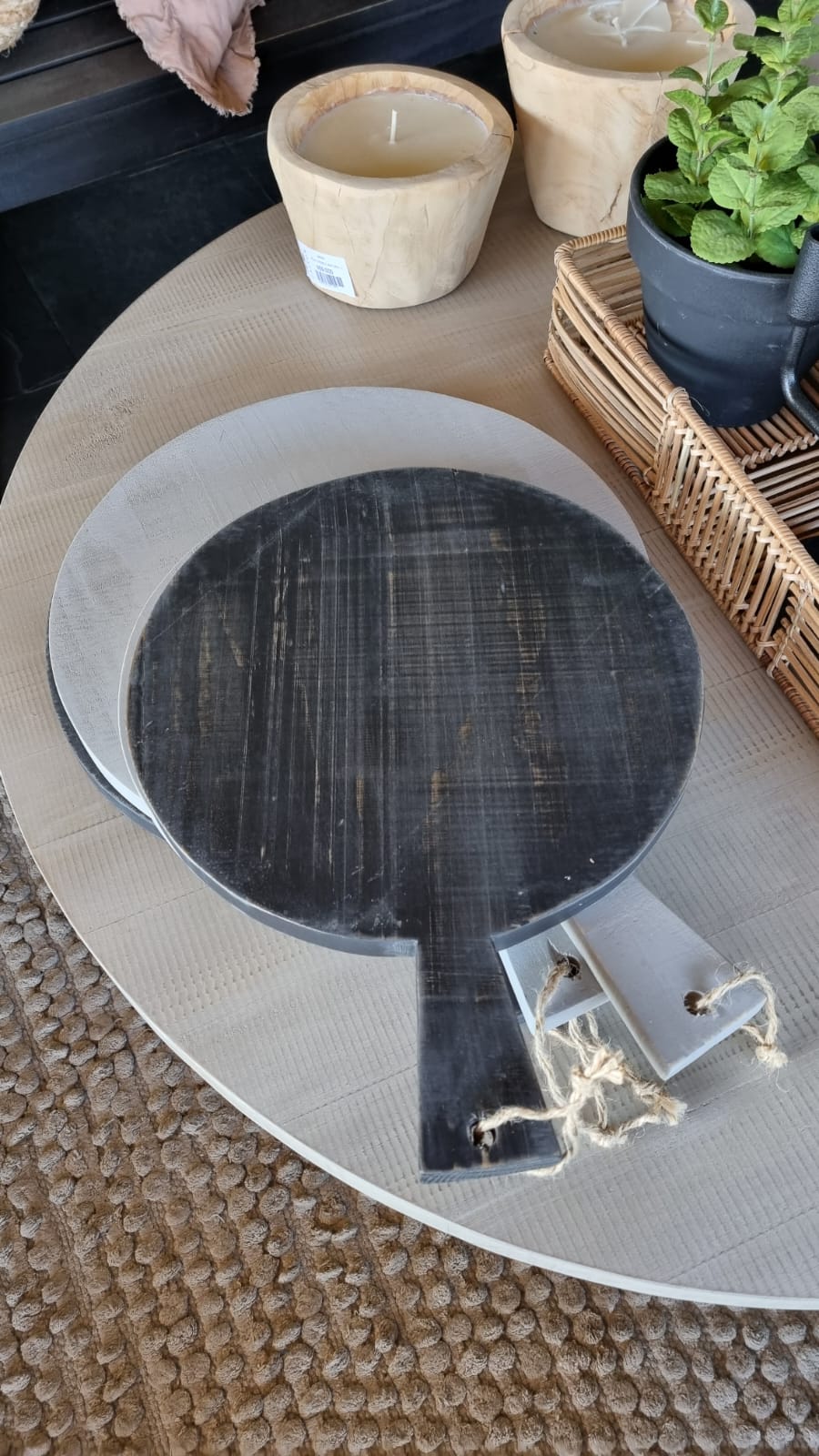 Tabla redonda con mango chica pátina negra