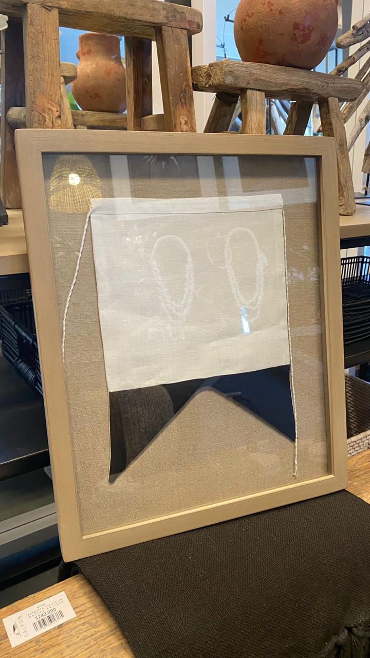 Cuadro banderín puntas negras marco rústico 36x44