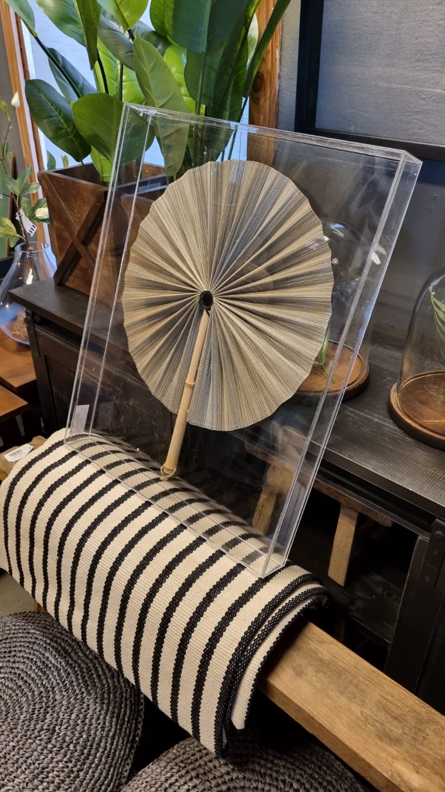 Caja acrílica 51x63 con abanico bambú