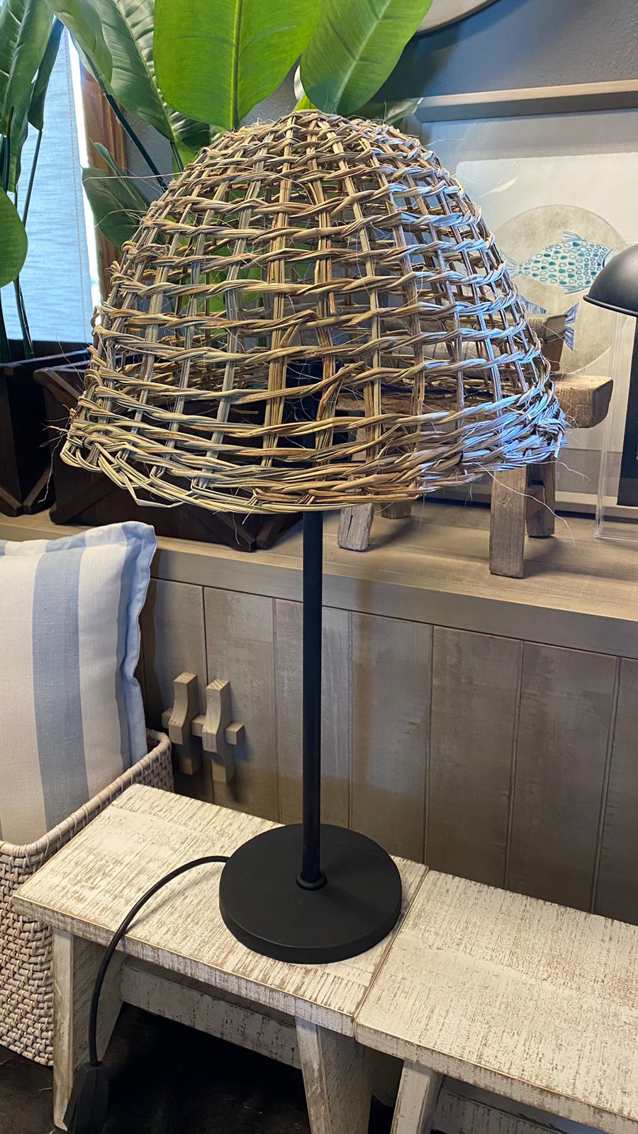 Lámpara de mesa grande pantalla mimbre 3