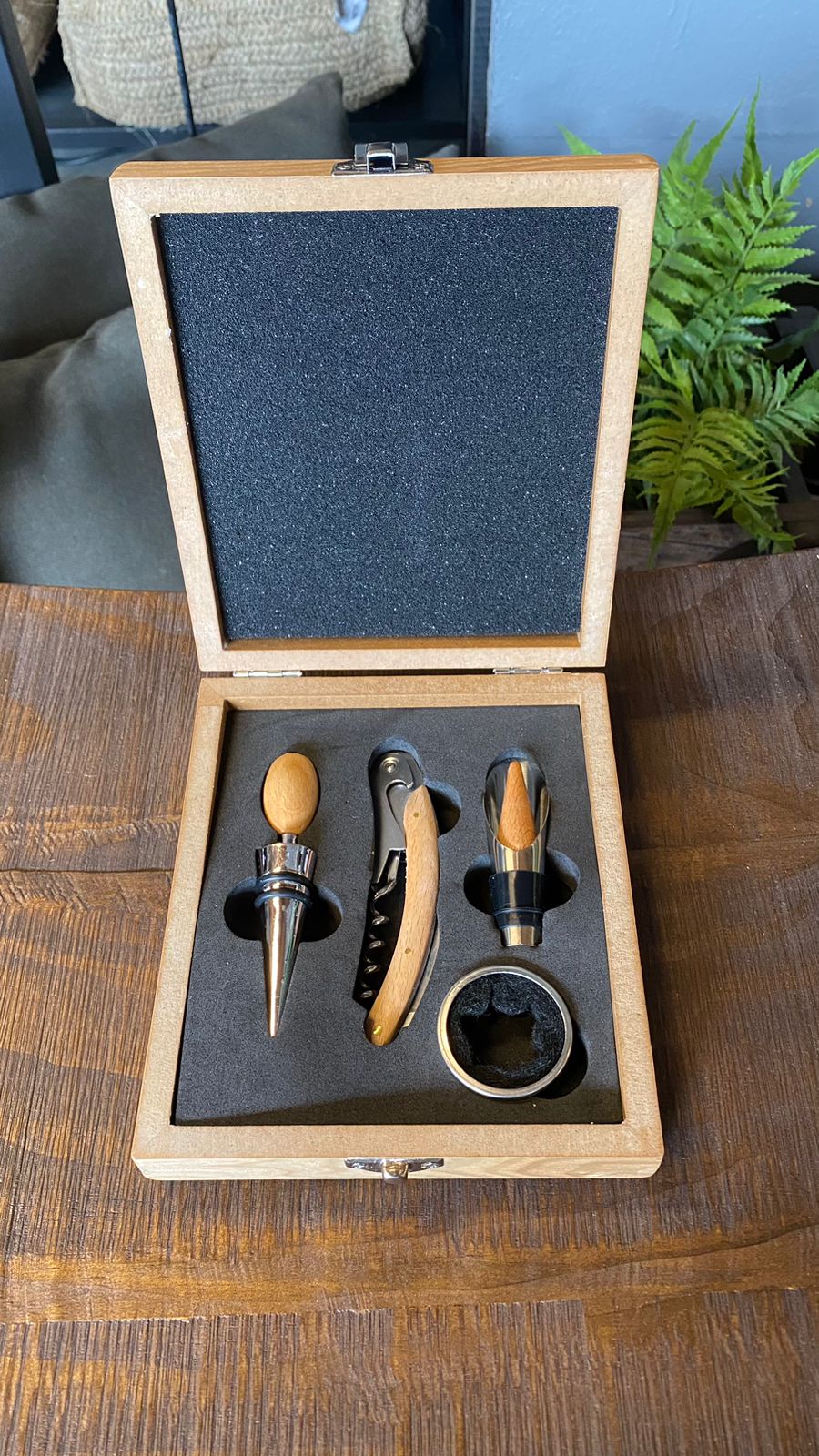 Kit de vino 4 piezas caja de madera