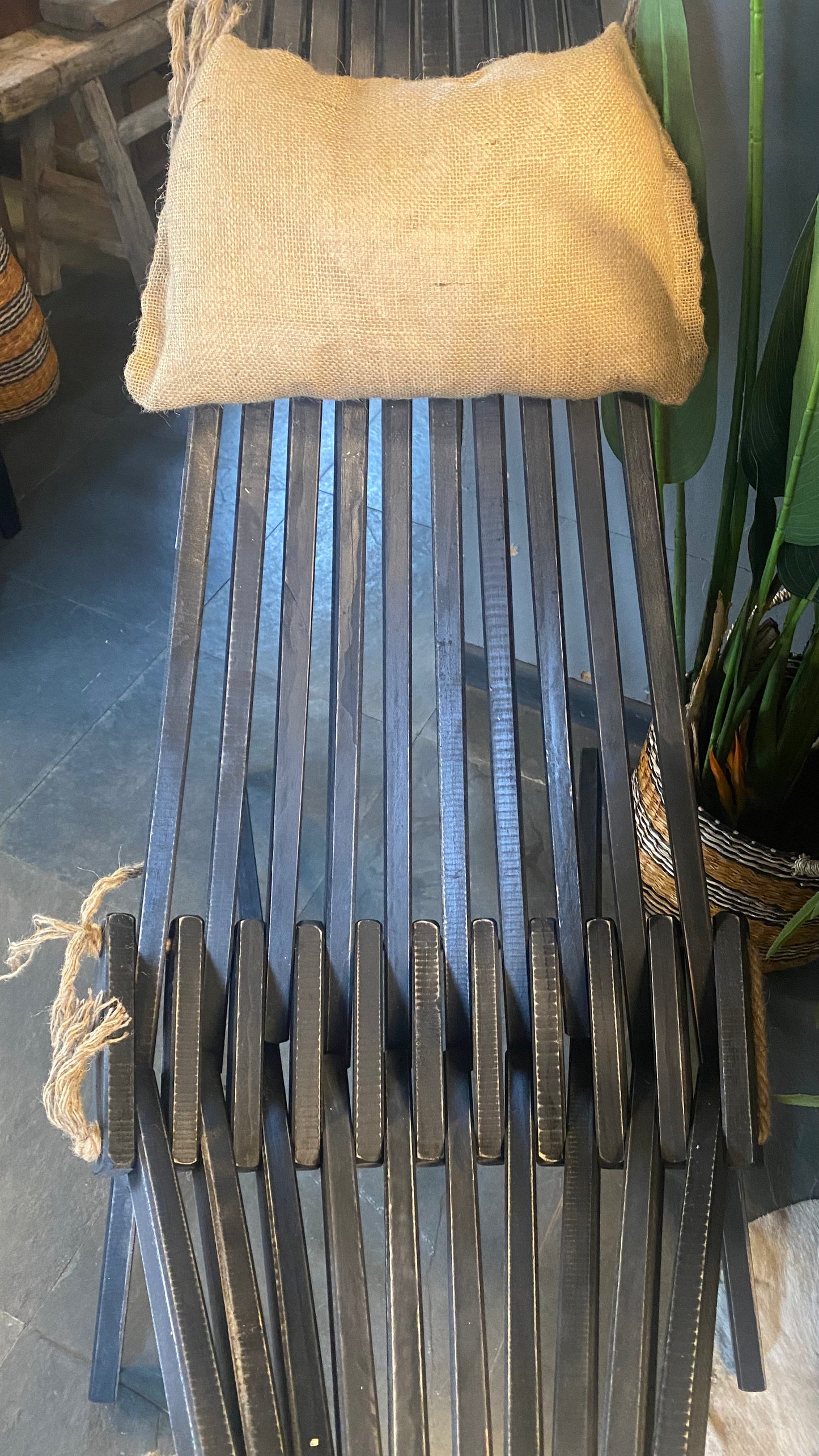 Silla jesuita pátina negra con cojín