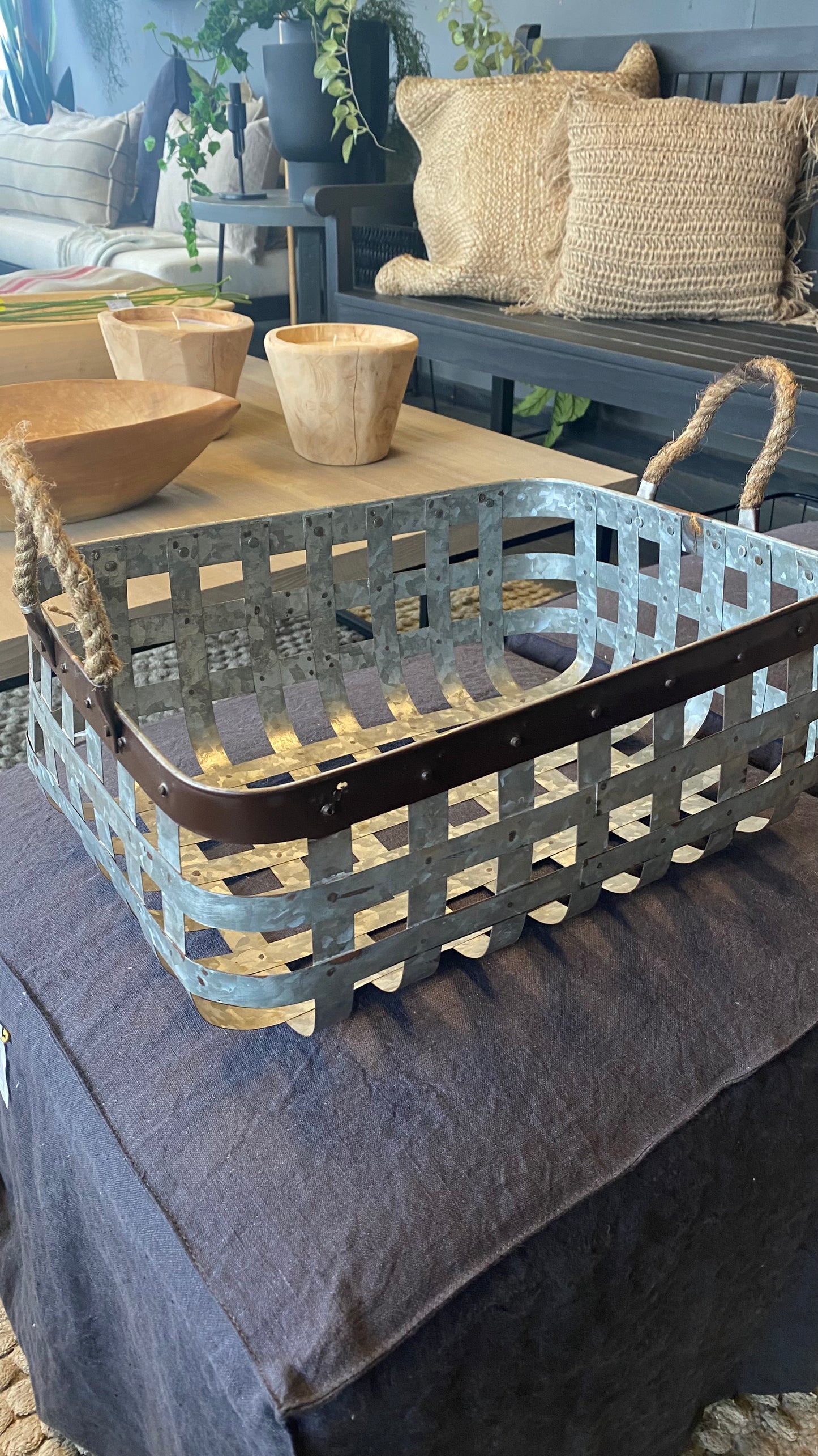 Canasto galvanizado rectangular asa yute