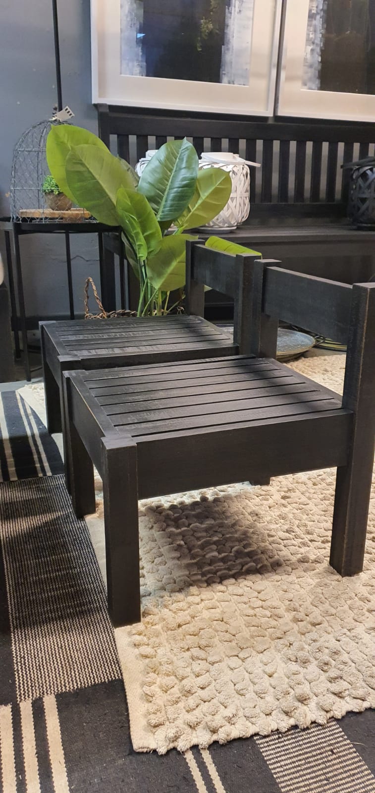 Silla Baja con Respaldo - Pátina Negra 40x45x50