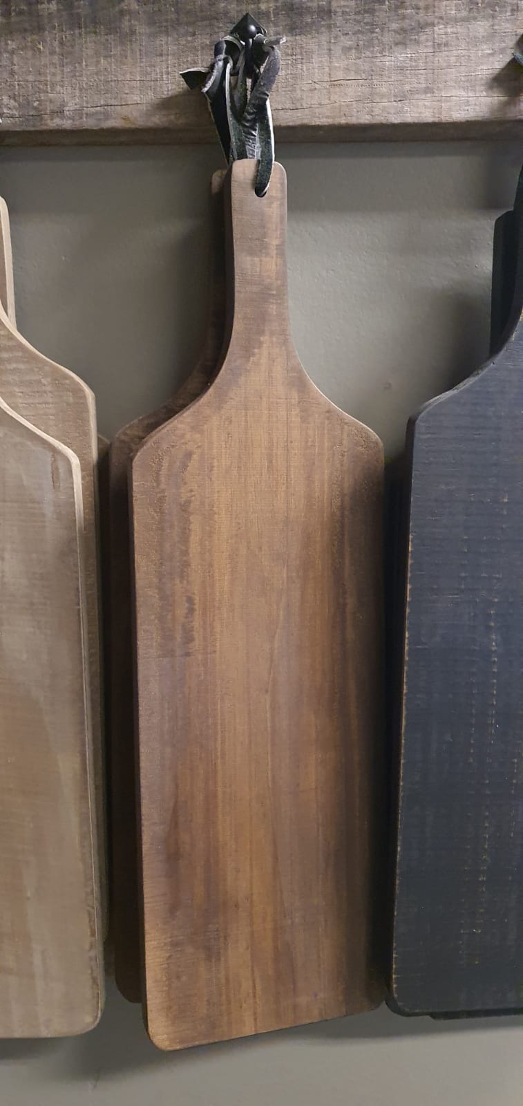 Tabla Rústica Galpón — Pino Clear Aserrada Teñido Café 60x18x2