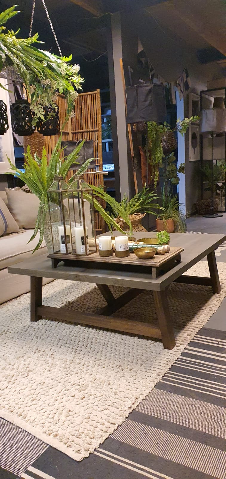 Mesa de Centro Travesaño — Cubierta Pátina Gris Oscuro Patas Pátina Café 120x100x40