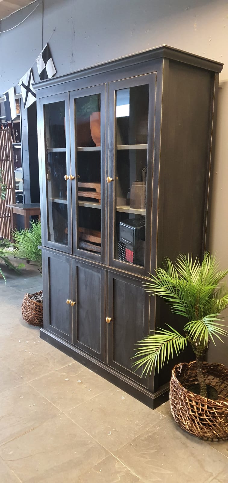 Vitrina Valeria — Negro Decapado 121x51x191
