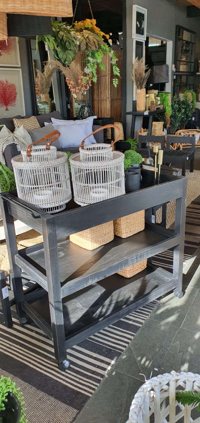 Carro Bar — Pino Clear Aserrado Pátina Negra Tamaño Grande 85x45x75