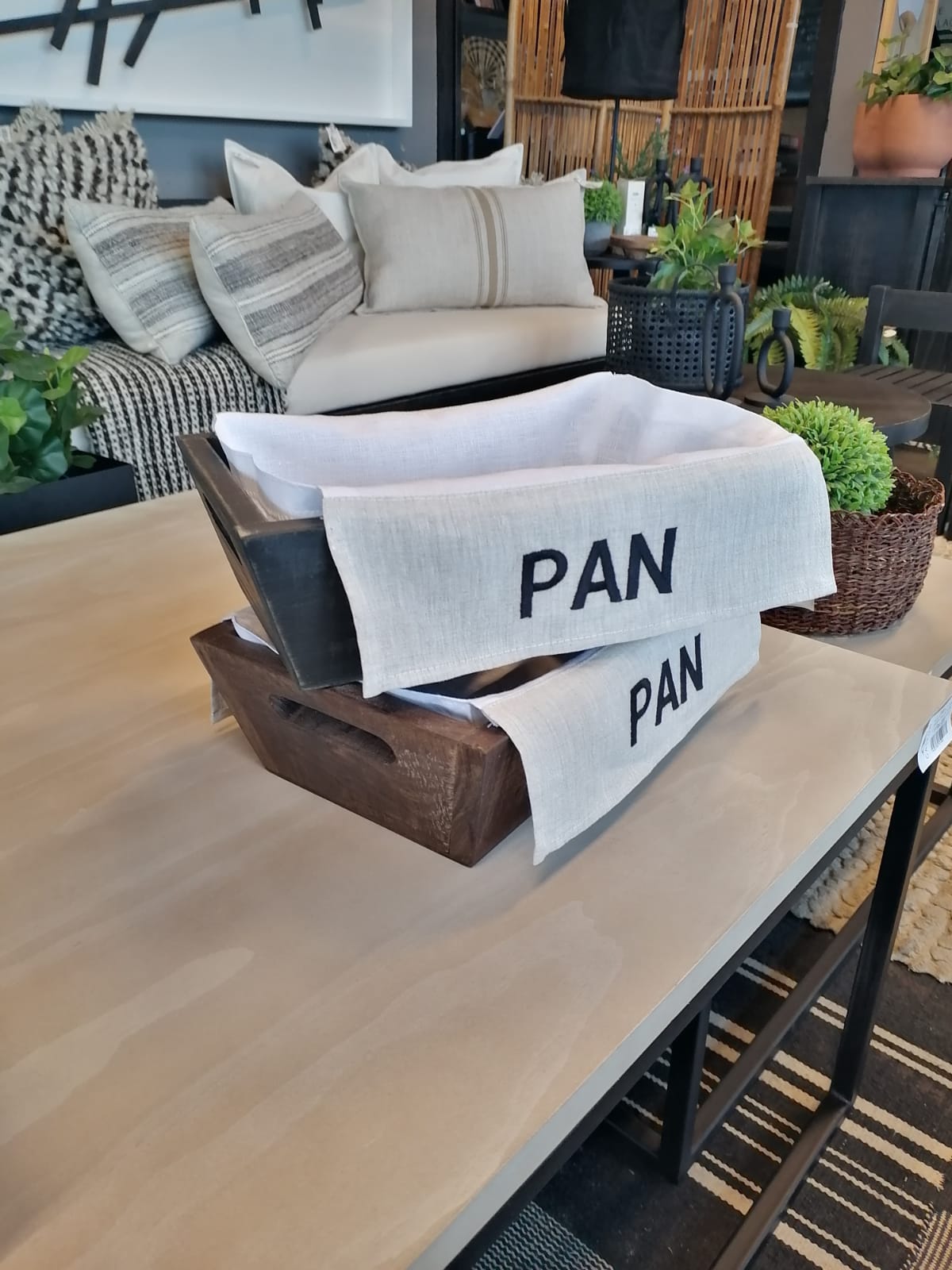 Panera - Con Funda de Lino Negro 30x20x8