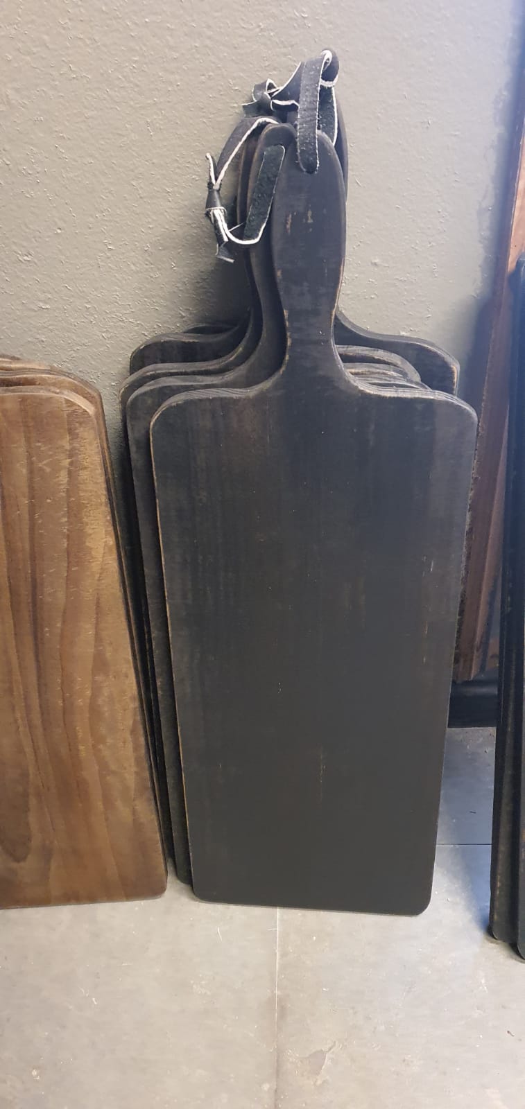 Tabla Rústica Galpón - Pino Clear Aserrada Pátina Negra 75x25