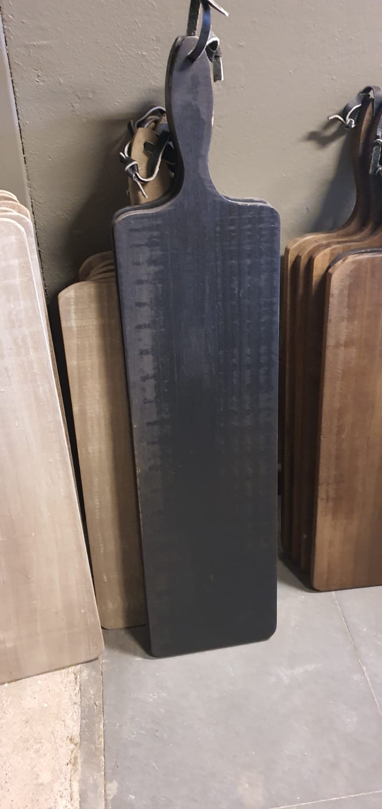 Tabla Rústica Galpón — Pino Clear Aserrada Pátina Negra 85x20x2
