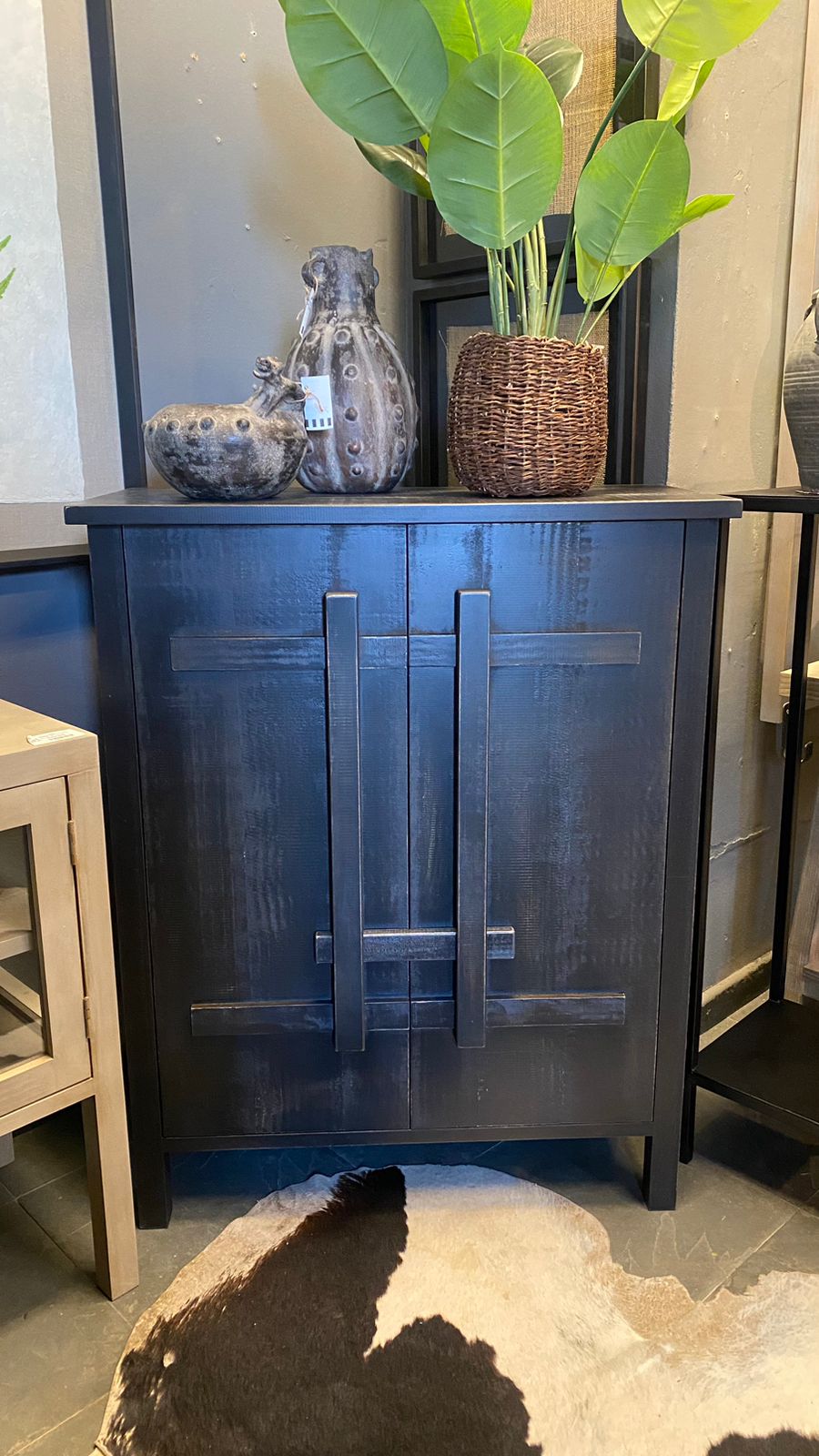 Mueble Bar Dos Puertas — Pino Clear Aserrado Pátina Negra 80x40x100