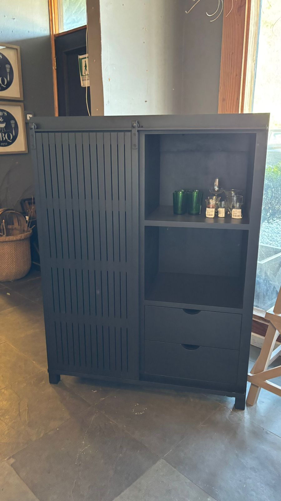 Mueble Bar Puerta Corredera — Pino Clear Pulido Negro 90x40x120