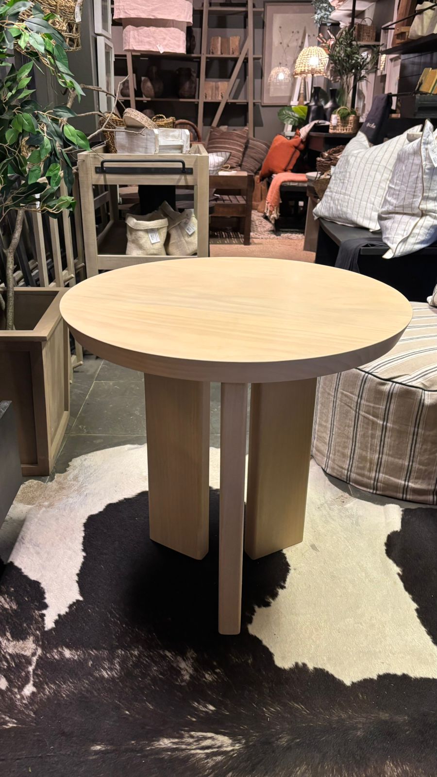 Mesa Lateral Francisca — Pino Clear Pulido Natural 60x60x60