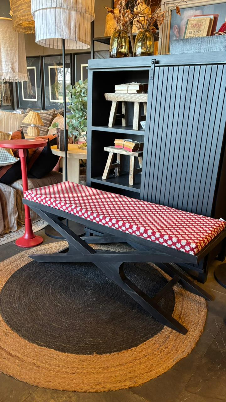 Banqueta Cojín Largo - Diseño Rojo Pino Clear Pulido Pátina Negra 110x38x45