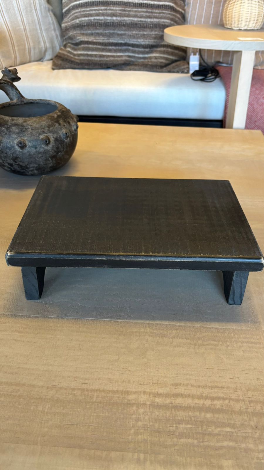 Tarima Rústica — Pino Clear Aserrado Pátina Negra Tamaño Extra Chico 30x20x8