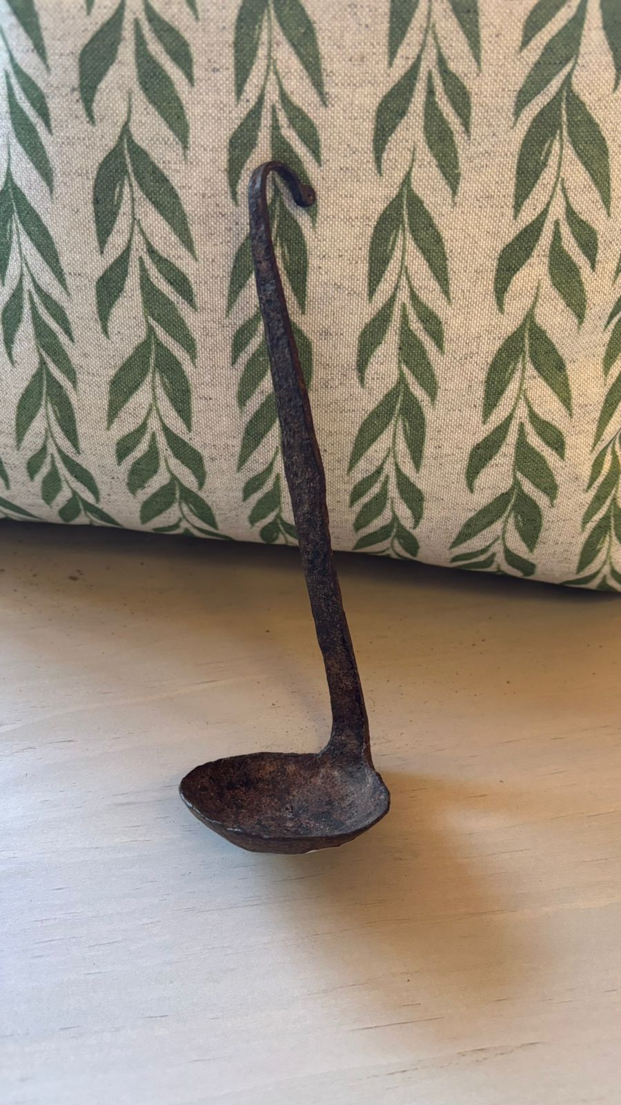 Cucharón Antiguo de Madera — Latón Oxidado Envejecido Tamaño Extra Chico 27x8x7