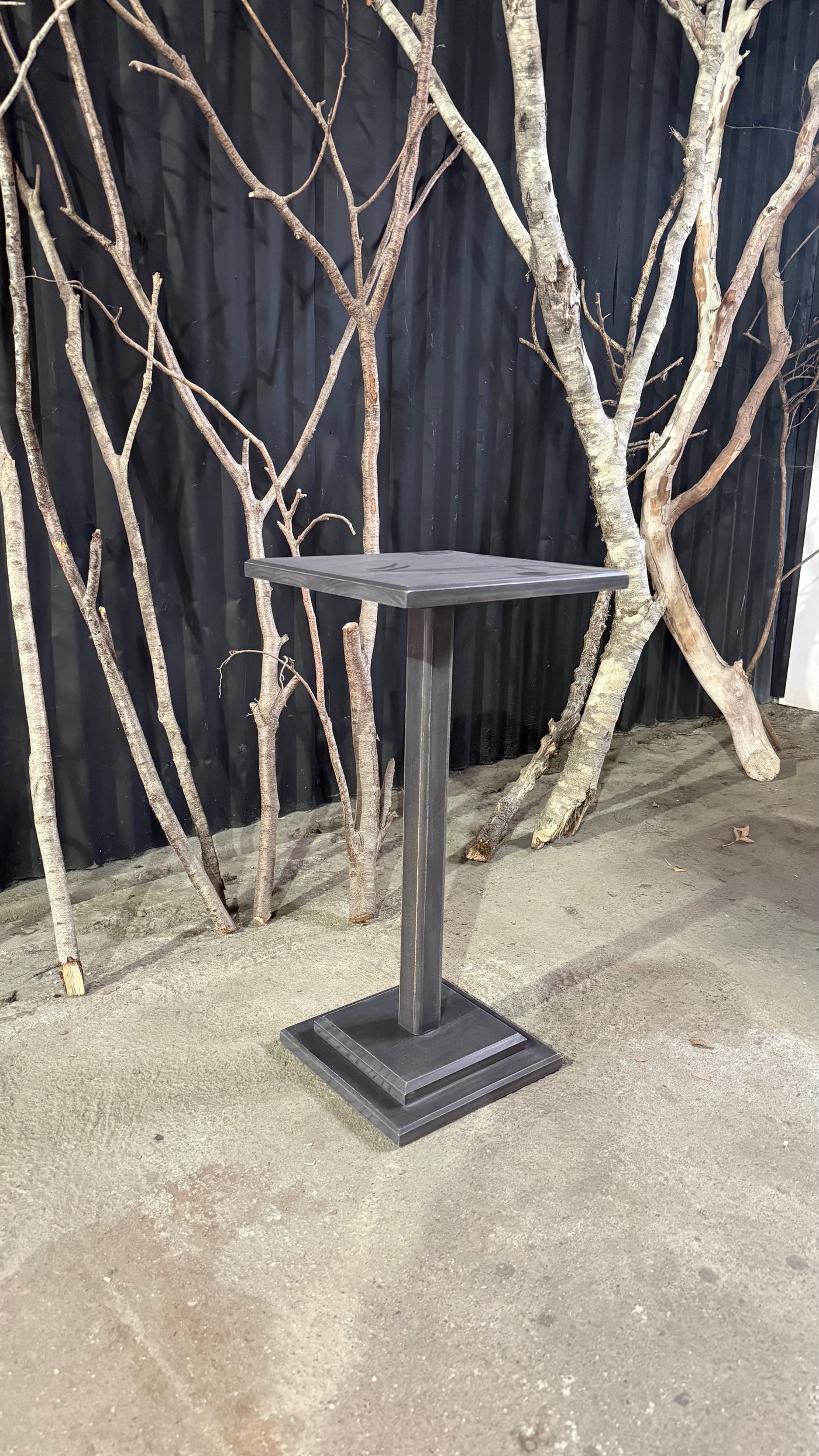 Mesa Auxiliar — Pia Marrón 30x30x60
