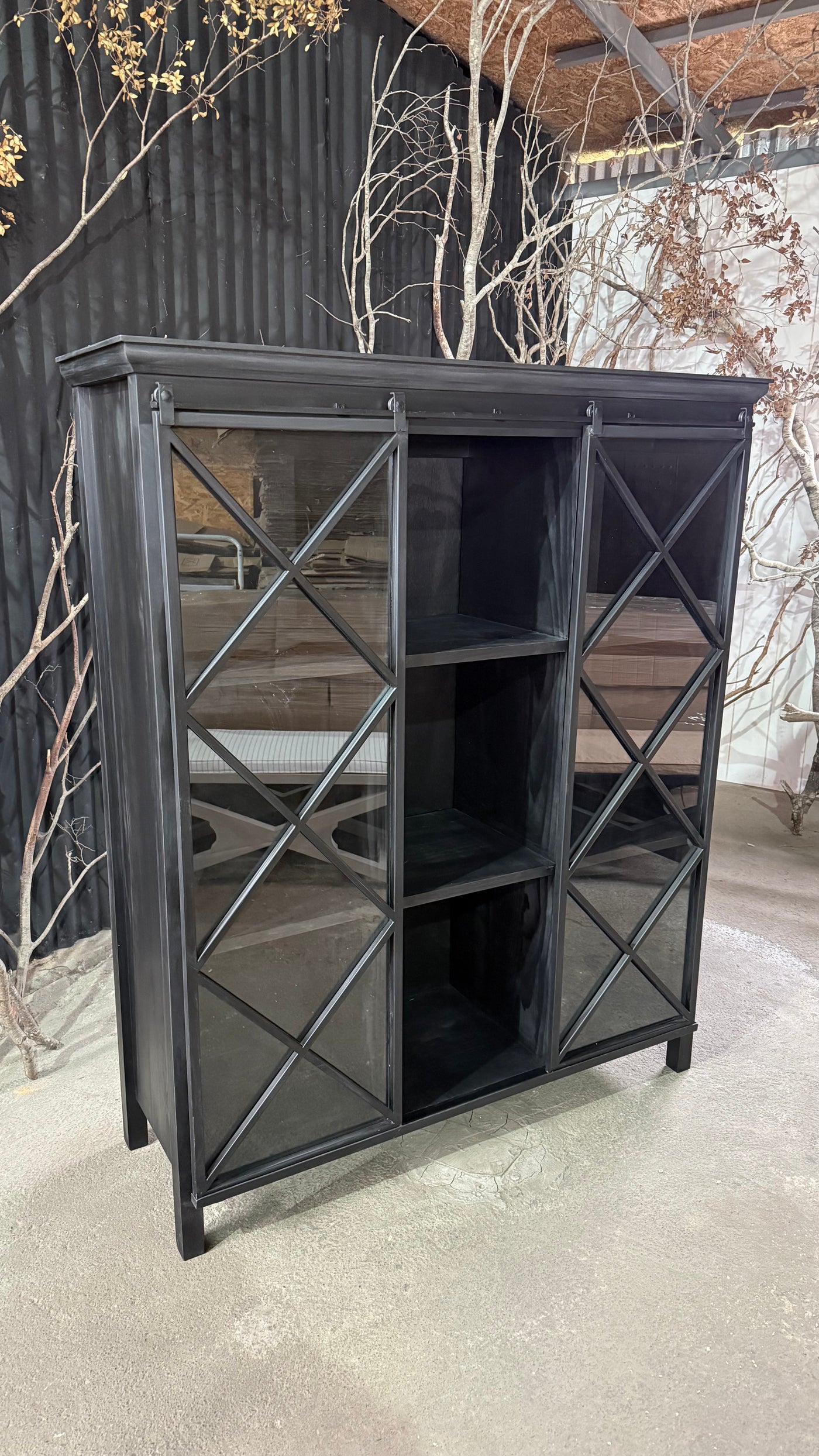 Vitrina de Fierro y Madera — Pino Clear Pulido Pátina Negra 120x40x150