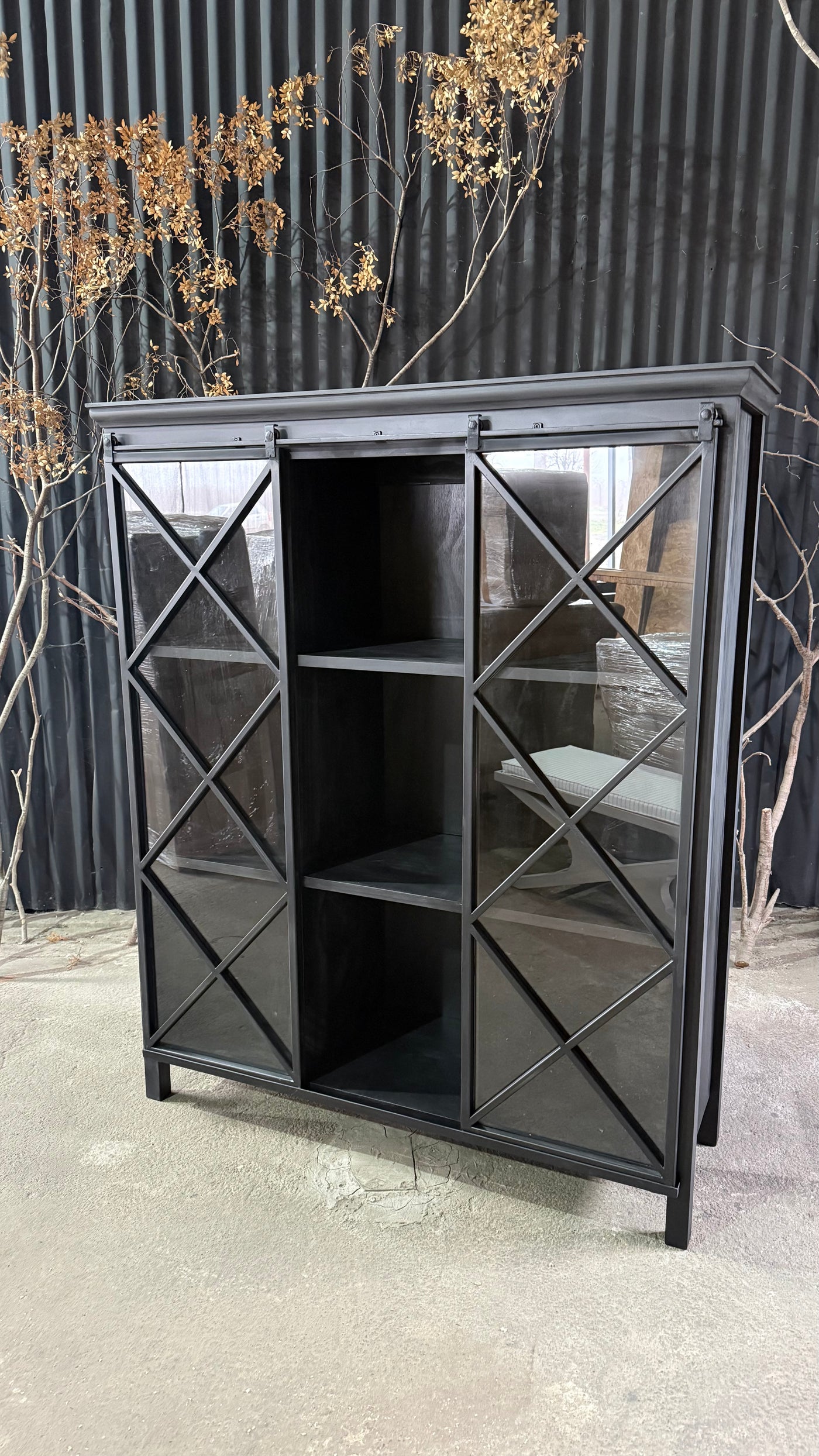 Vitrina de Fierro y Madera — Pino Clear Pulido Pátina Negra 120x40x150