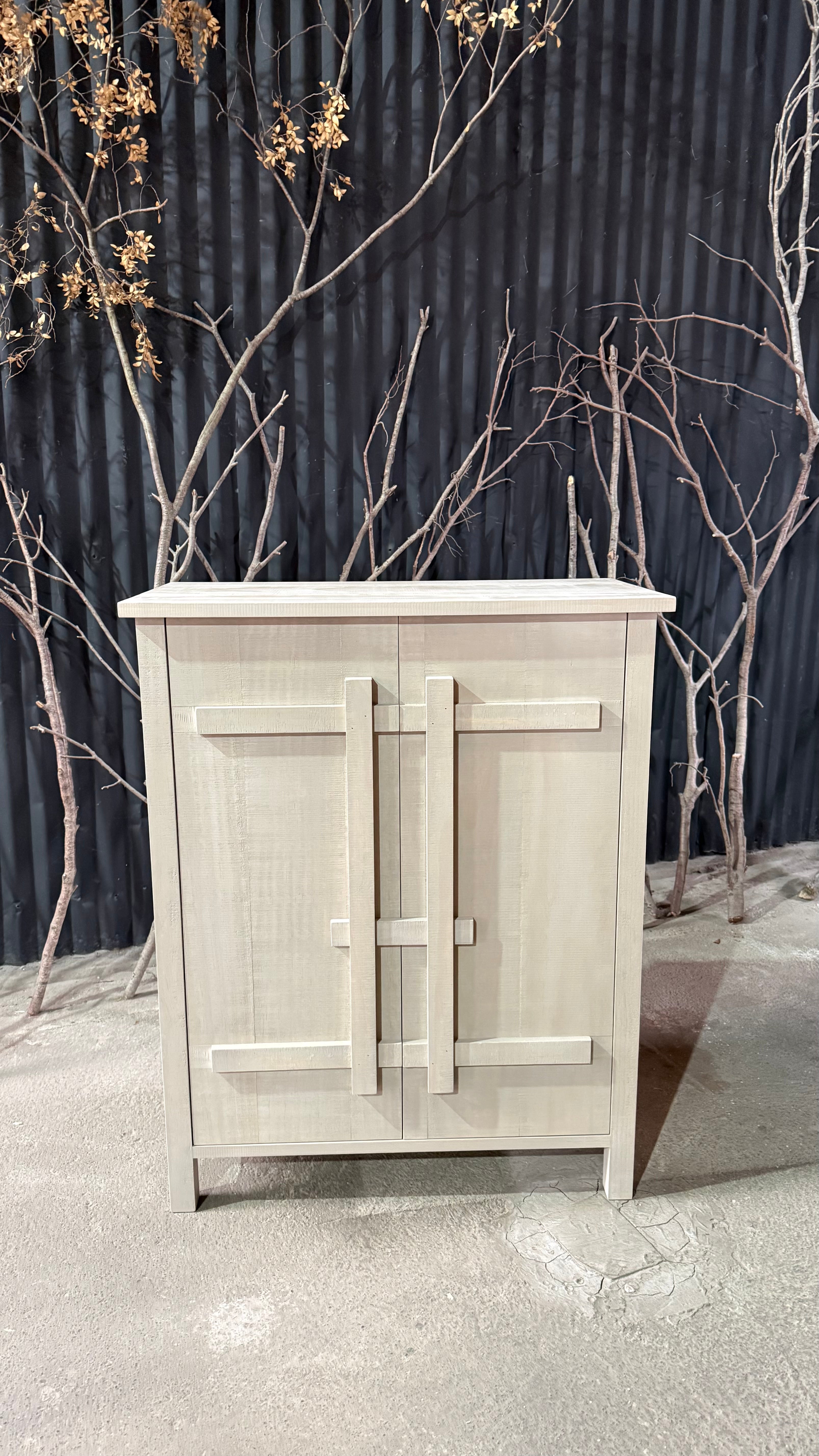 Mueble Bar Dos Puertas - Pino Clear Teñido Rústico Aserrado Gris Beige Oscuro Envejecido 80x40x100