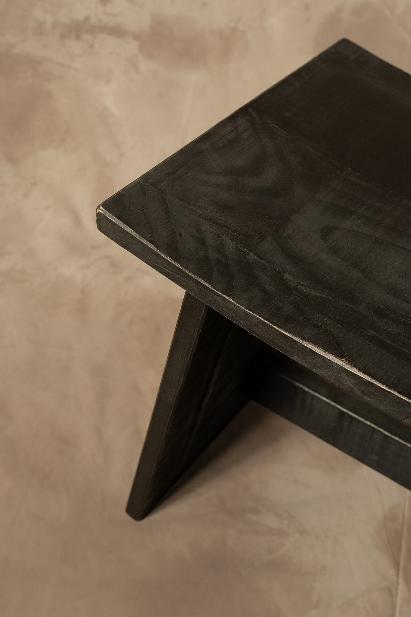 Huanco Galpón - Pino Clear Aserrado Pátina Negra 50x38x46