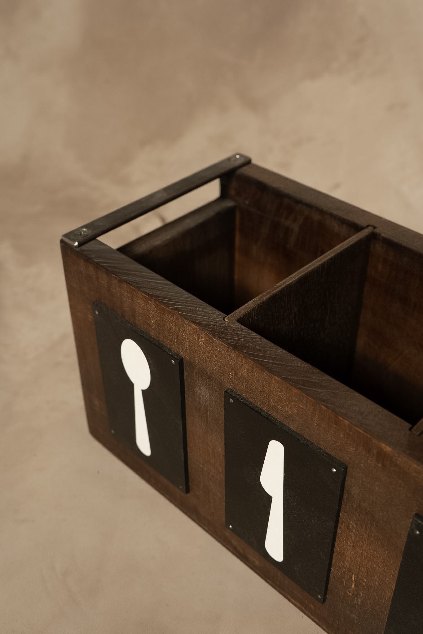 Porta Cubierto con Separaciones — Teñido Café 30x13x14.5
