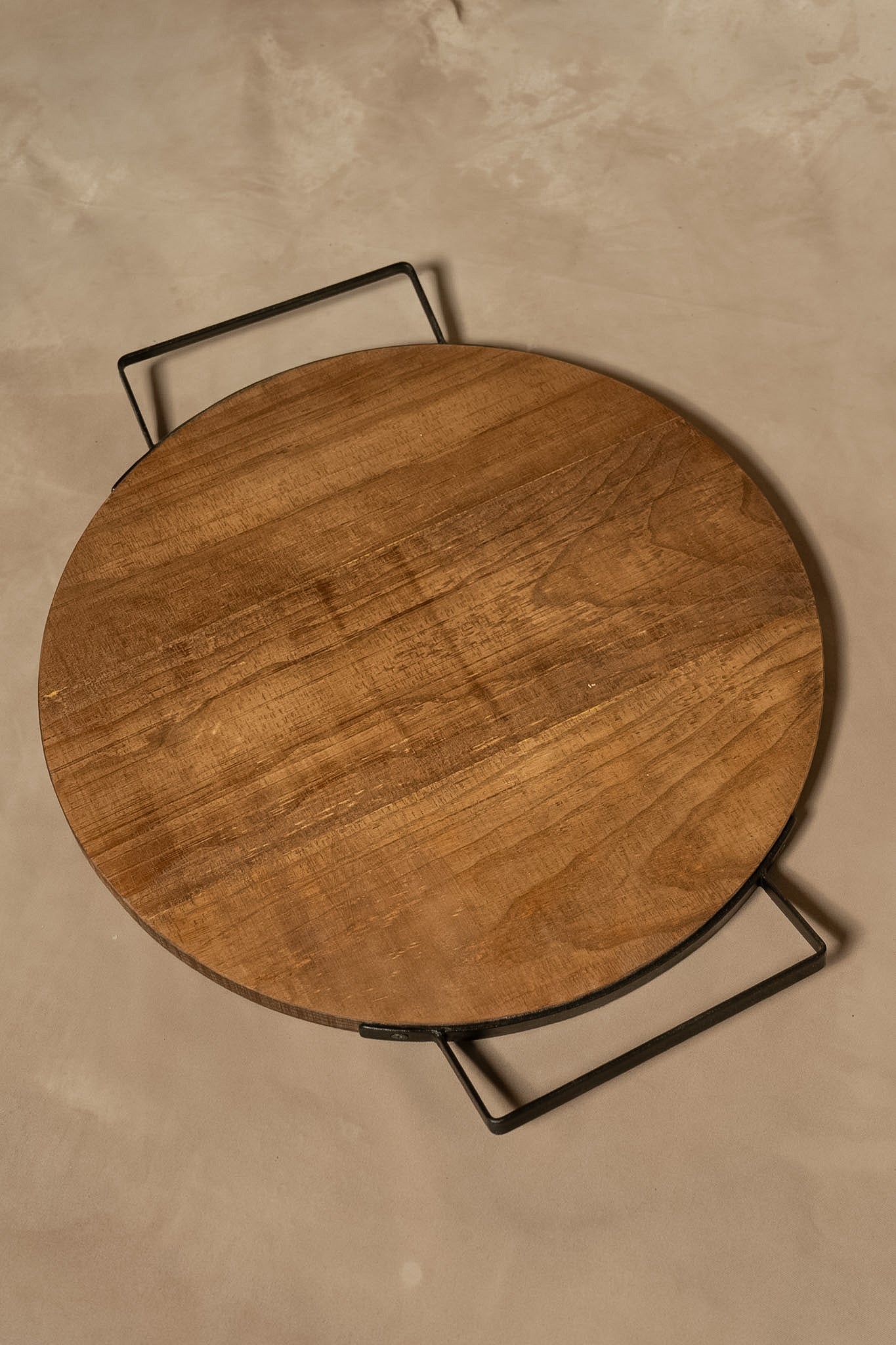 Tabla Redonda de Aperitivo con Asas de Fierro - Aserrada Teñido Café 50x42