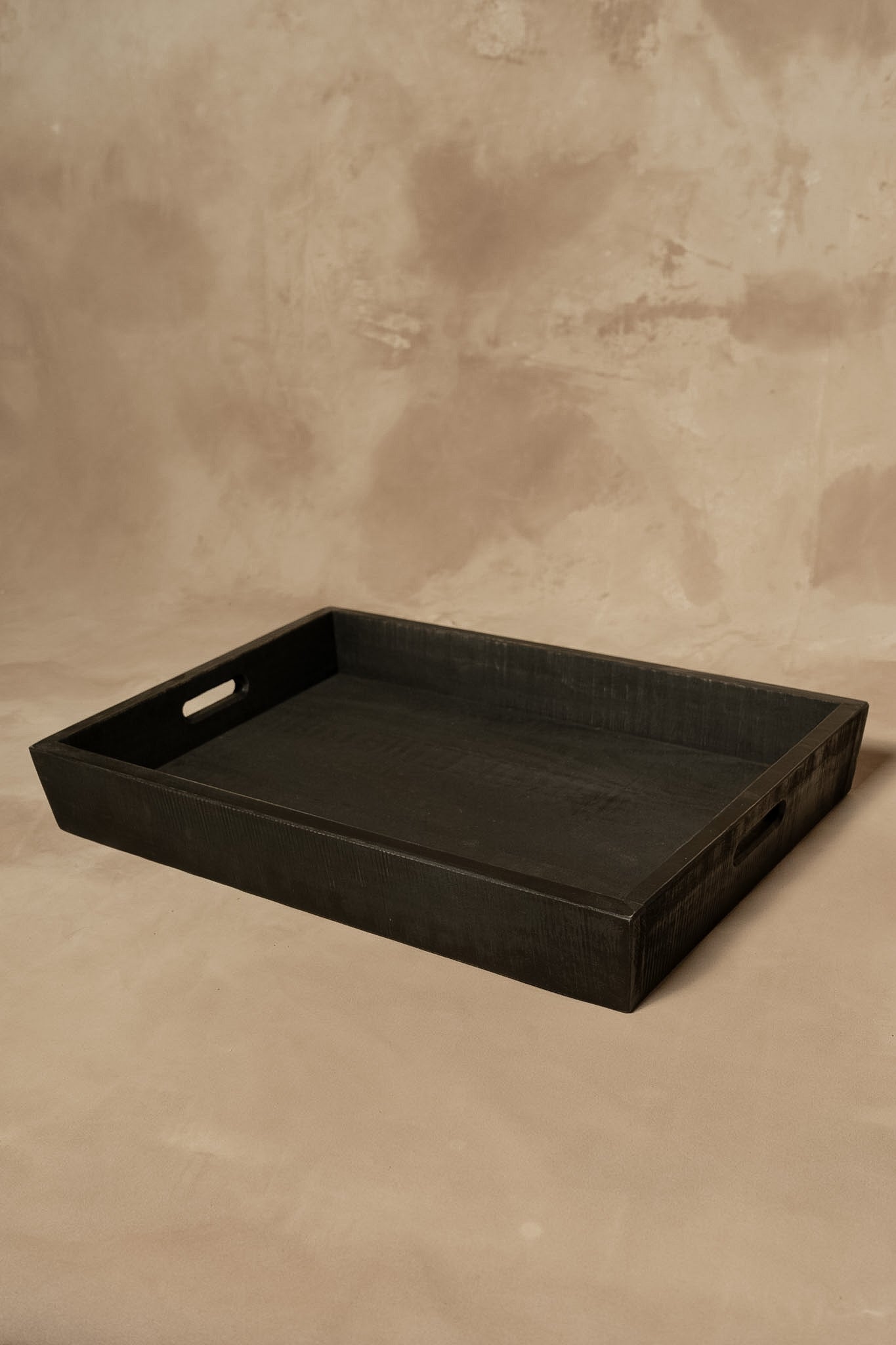 Bandeja de Trago — Pino Clear Aserrada Negro 50x35x7