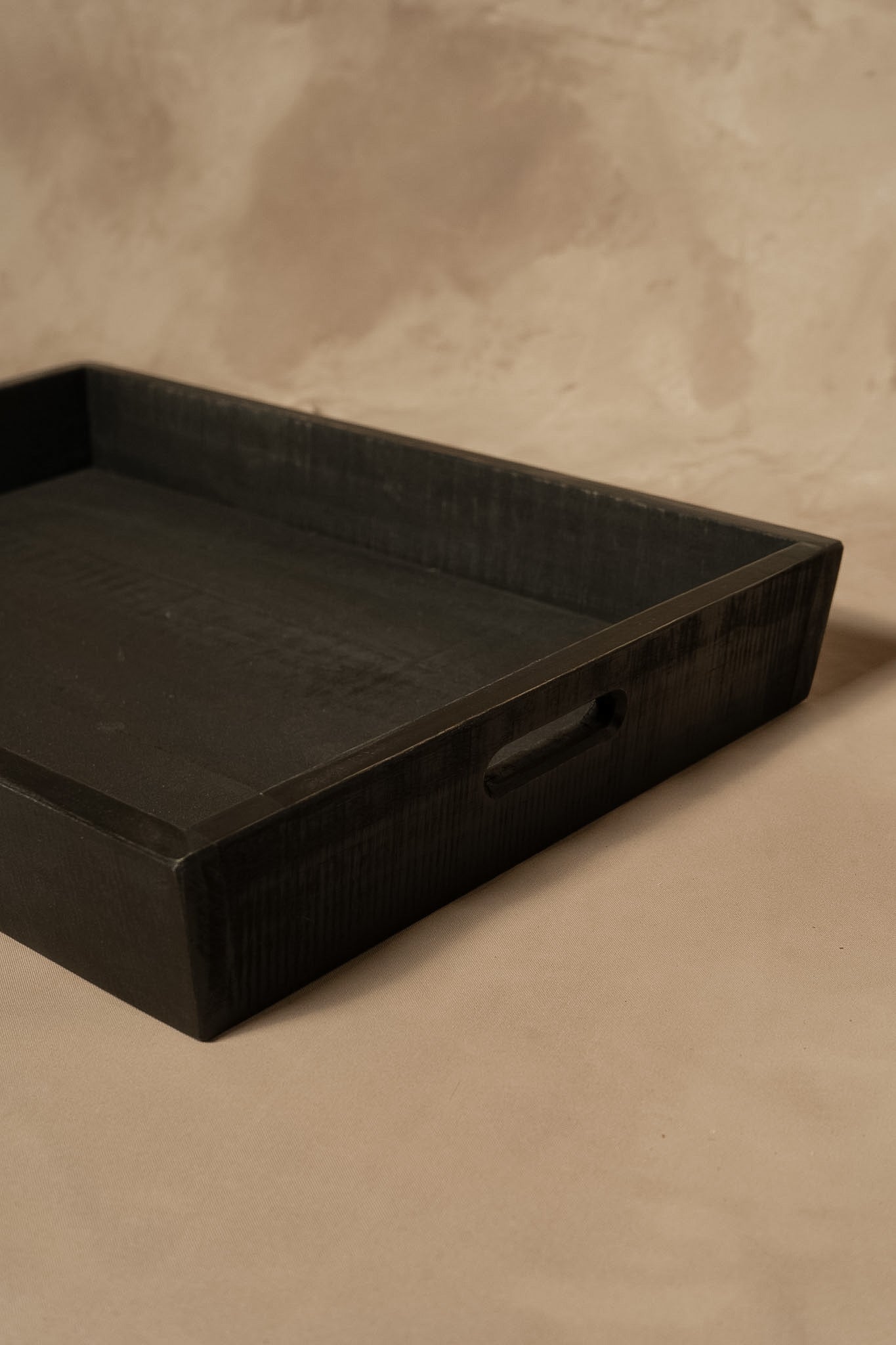 Bandeja de Trago — Pino Clear Aserrada Negro 50x35x7