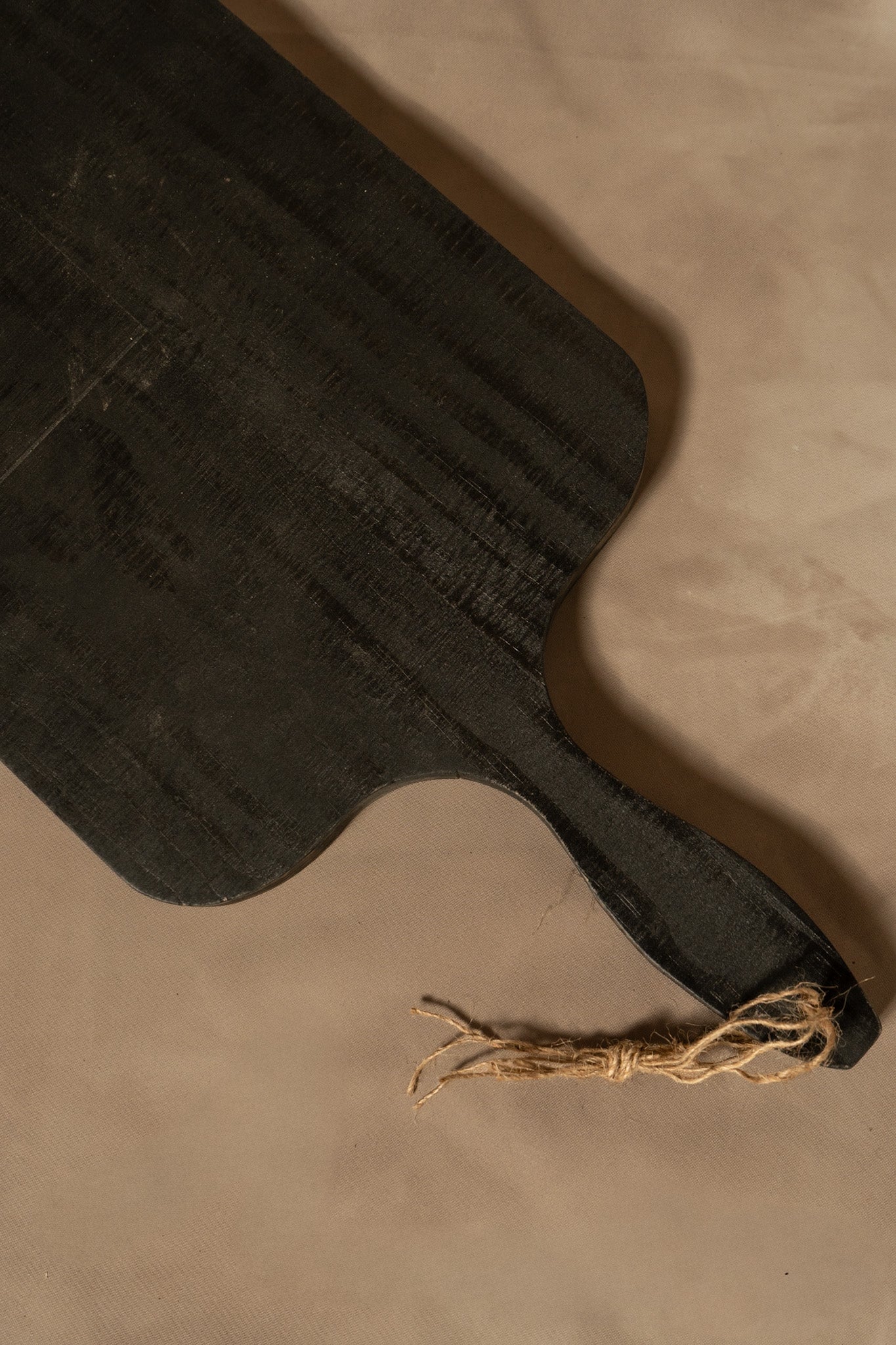 Tabla Rústica Galpón - Pino Clear Aserrada Pátina Negra 75x25