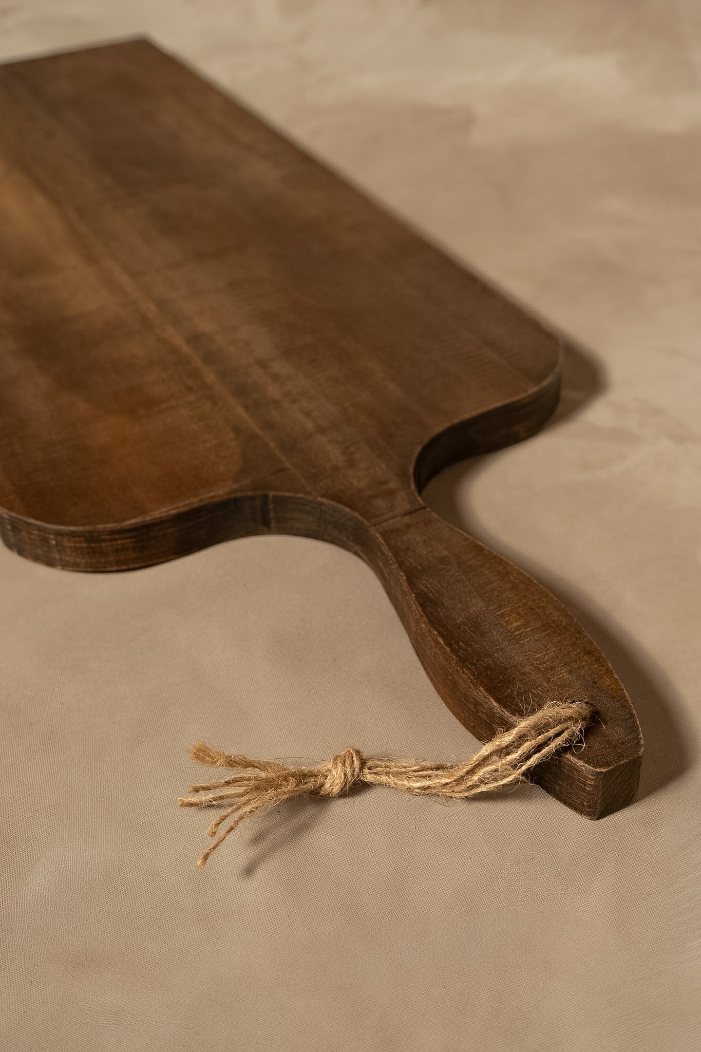 Tabla Rústica Galpón — Pino Clear Aserrada Teñido Café 75x25