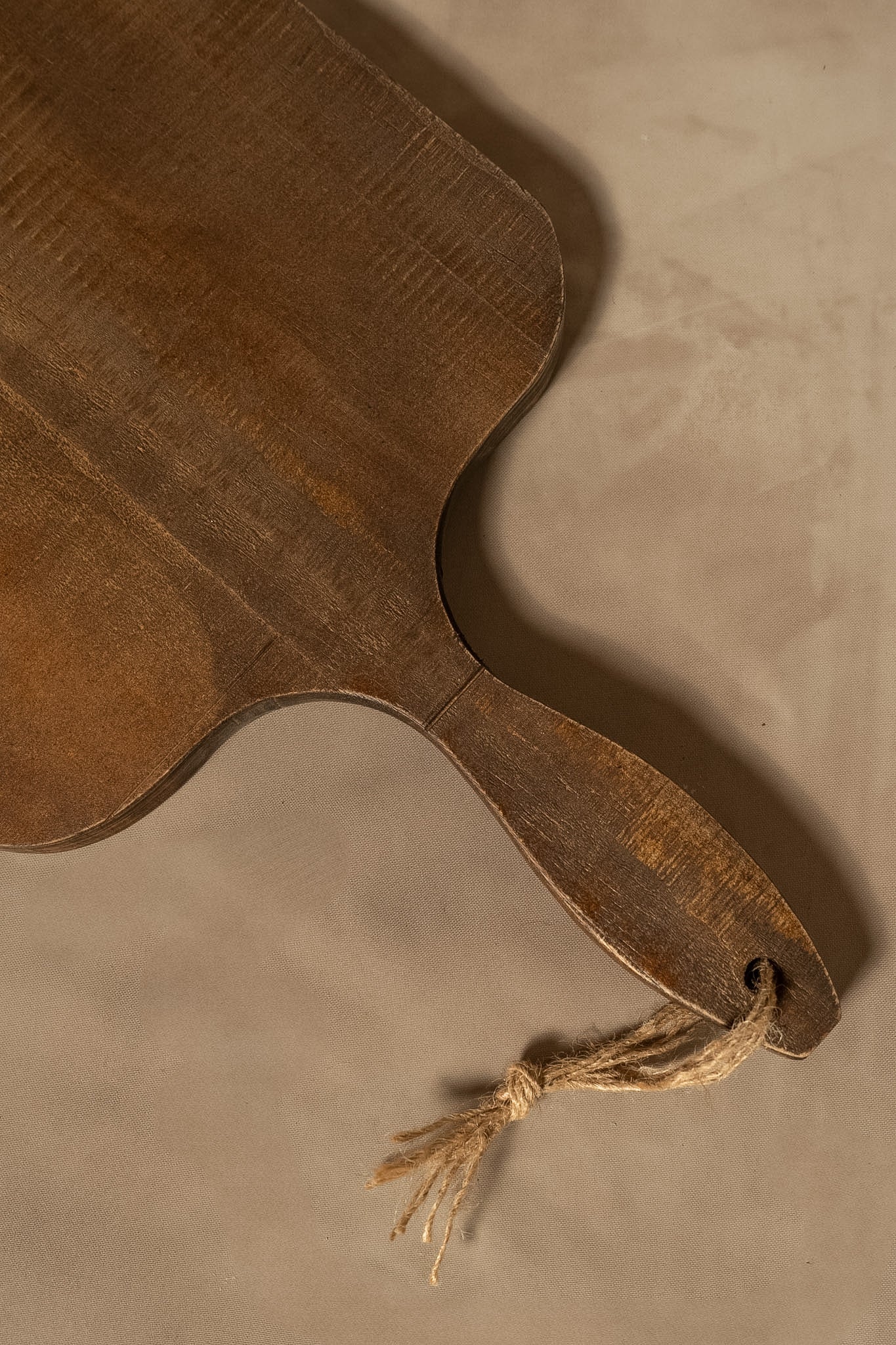 Tabla Rústica Galpón - Pino Clear Aserrada Teñido Café 75x25