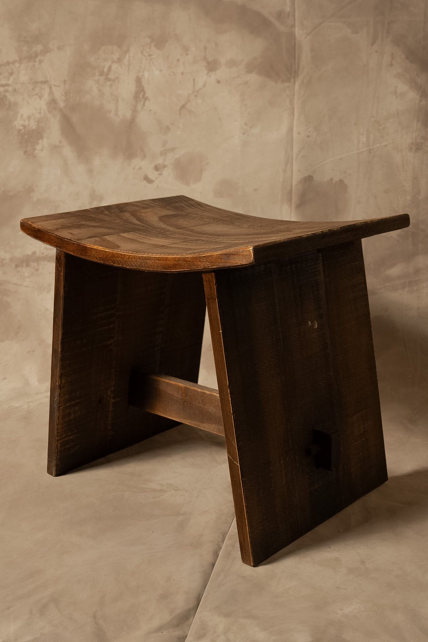 Huanco Galpón — Pino Clear Aserrado Teñido Café 50x38x46